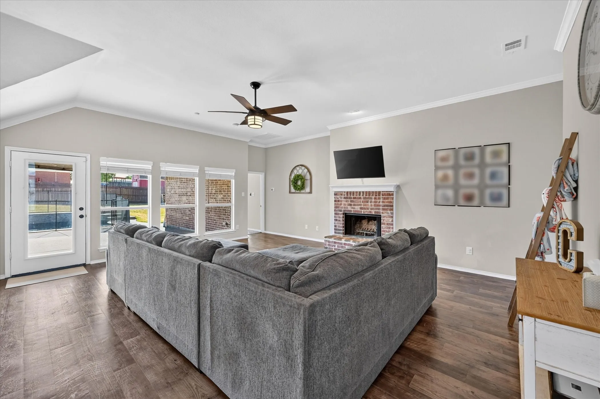 Single Family Residence For Sale in Ellis County , 6460 Fox Run Dr., Midlothian, Texas 76065, 4 Bedroom, 2 Bathroom, 2 Garage spaces, 2,321 Sqft, built in 2010, mls#21389891, Real Estate Agent in Midlothian, Homes For Sale in Ellis county, Homes For Sale in Midlothian, Realtor in Midlothian Texas, Real Estate Brokerage Independent Realty Texas, Luminita Cordes Realtor