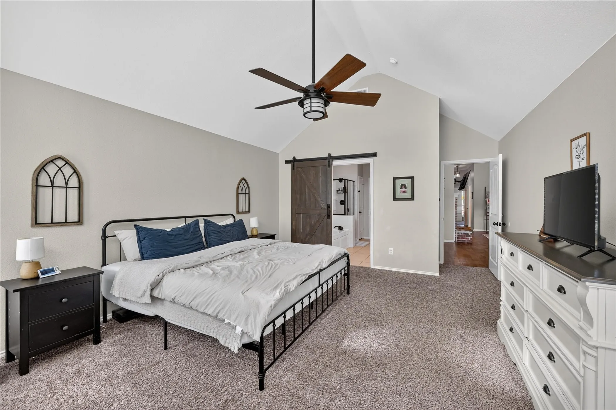 Single Family Residence For Sale in Ellis County , 6460 Fox Run Dr., Midlothian, Texas 76065, 4 Bedroom, 2 Bathroom, 2 Garage spaces, 2,321 Sqft, built in 2010, mls#21389891, Real Estate Agent in Midlothian, Homes For Sale in Ellis county, Homes For Sale in Midlothian, Realtor in Midlothian Texas, Real Estate Brokerage Independent Realty Texas, Luminita Cordes Realtor