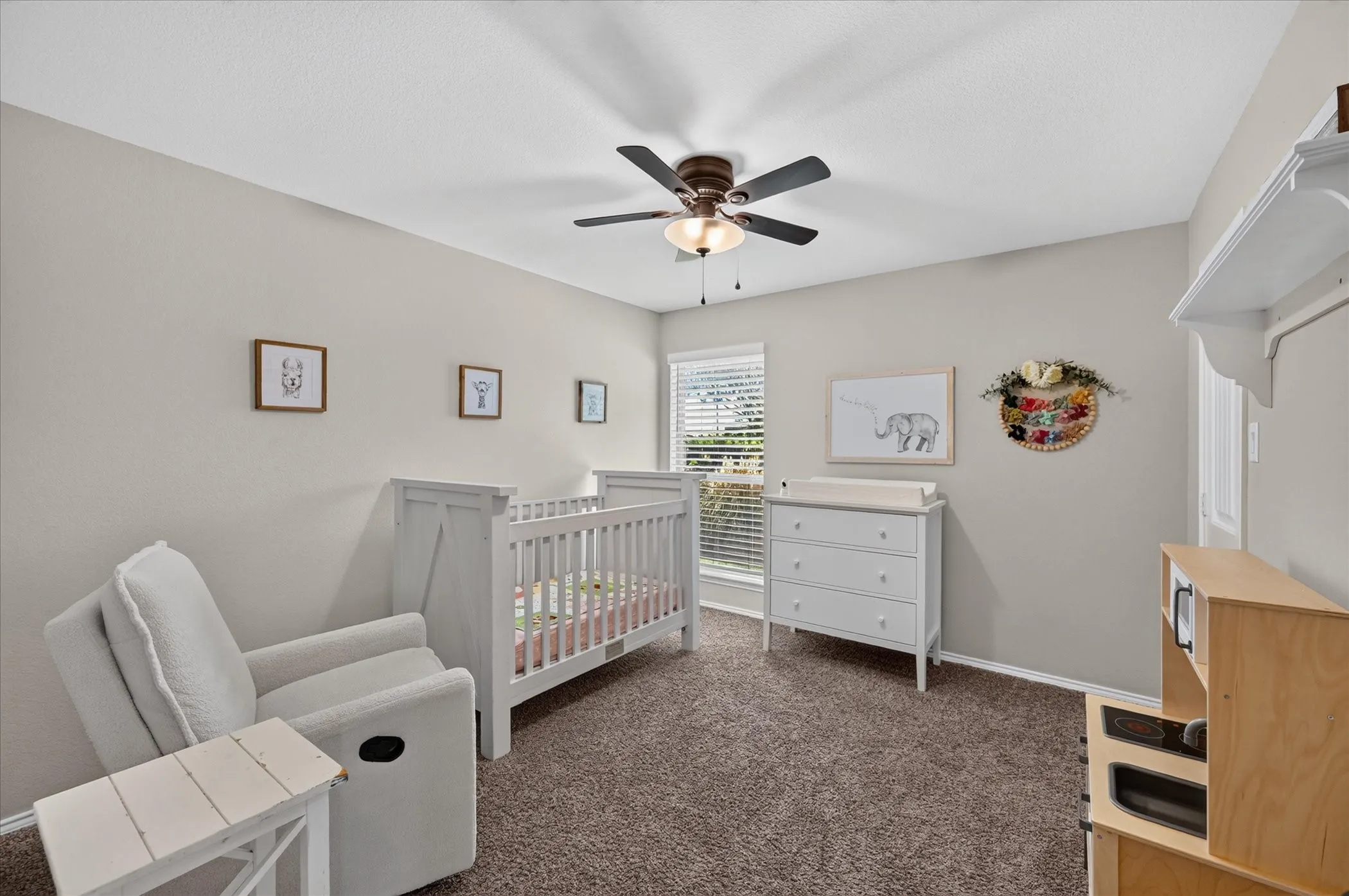 Single Family Residence For Sale in Ellis County , 6460 Fox Run Dr., Midlothian, Texas 76065, 4 Bedroom, 2 Bathroom, 2 Garage spaces, 2,321 Sqft, built in 2010, mls#21389891, Real Estate Agent in Midlothian, Homes For Sale in Ellis county, Homes For Sale in Midlothian, Realtor in Midlothian Texas, Real Estate Brokerage Independent Realty Texas, Luminita Cordes Realtor