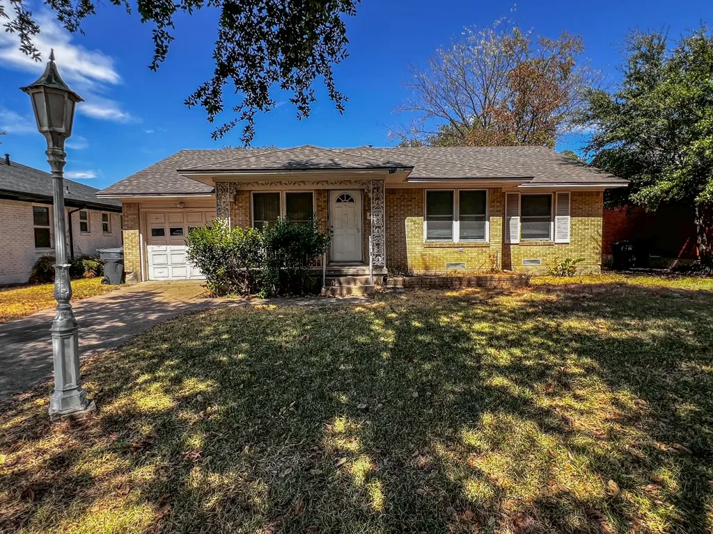 Single Family Residence For Rent in Dallas County , 2629 Maverick Avenue, Dallas, Texas 75228, 3 Bedroom, 2 Bathroom, 1 Garage spaces, 1,344 Sqft, built in 1956, mls#21390776, Real Estate Agent in Dallas, Homes For Rent in Dallas county, Homes For Rent in Dallas, Realtor in Dallas Texas, Real Estate Brokerage Independent Realty Texas, Luminita Cordes Realtor