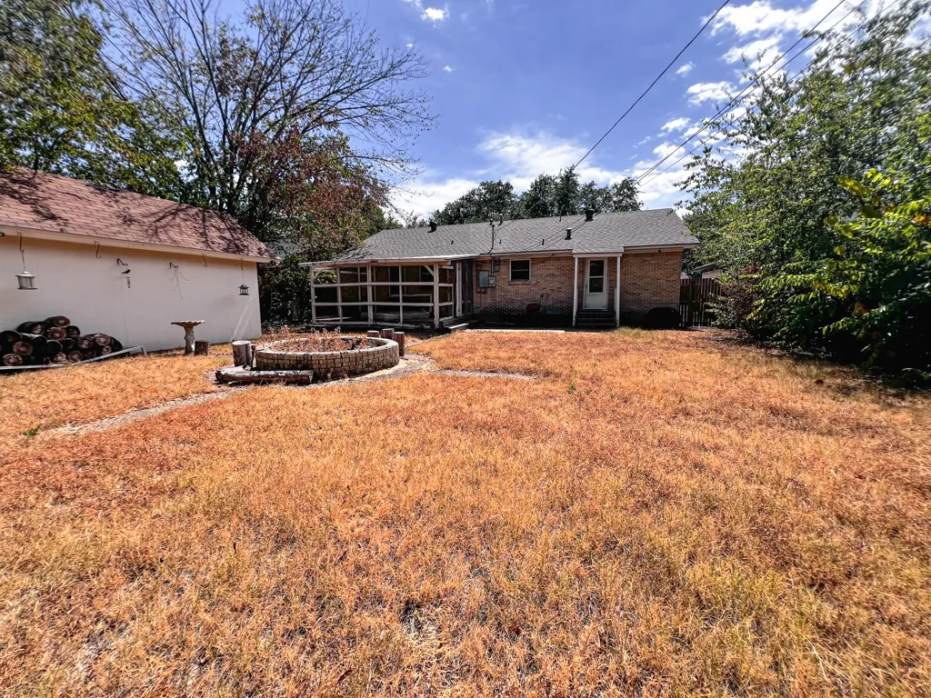 Single Family Residence For Rent in Dallas County , 2629 Maverick Avenue, Dallas, Texas 75228, 3 Bedroom, 2 Bathroom, 1 Garage spaces, 1,344 Sqft, built in 1956, mls#21390776, Real Estate Agent in Dallas, Homes For Rent in Dallas county, Homes For Rent in Dallas, Realtor in Dallas Texas, Real Estate Brokerage Independent Realty Texas, Luminita Cordes Realtor
