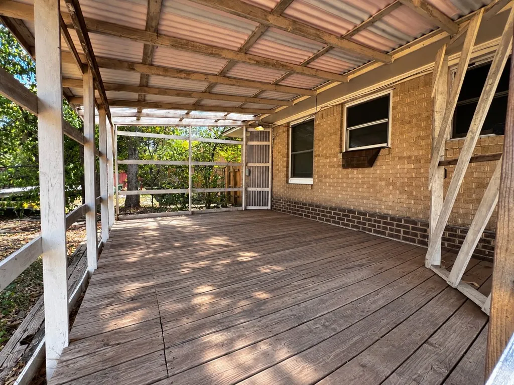 Single Family Residence For Rent in Dallas County , 2629 Maverick Avenue, Dallas, Texas 75228, 3 Bedroom, 2 Bathroom, 1 Garage spaces, 1,344 Sqft, built in 1956, mls#21390776, Real Estate Agent in Dallas, Homes For Rent in Dallas county, Homes For Rent in Dallas, Realtor in Dallas Texas, Real Estate Brokerage Independent Realty Texas, Luminita Cordes Realtor