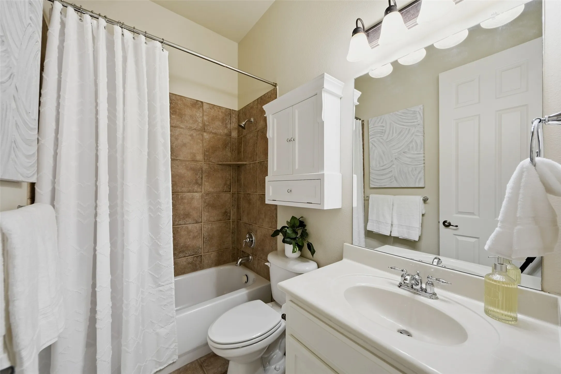 Single Family Residence For Sale in Collin County , 919 Panther Lane, Allen, Texas 75013, 4 Bedroom, 3 Bathroom, 3 Garage spaces, 3,221 Sqft, built in 2007, mls#21387838, Real Estate Agent in Allen, Homes For Sale in Collin county, Homes For Sale in Allen, Realtor in Allen Texas, Real Estate Brokerage Independent Realty Texas, Luminita Cordes Realtor