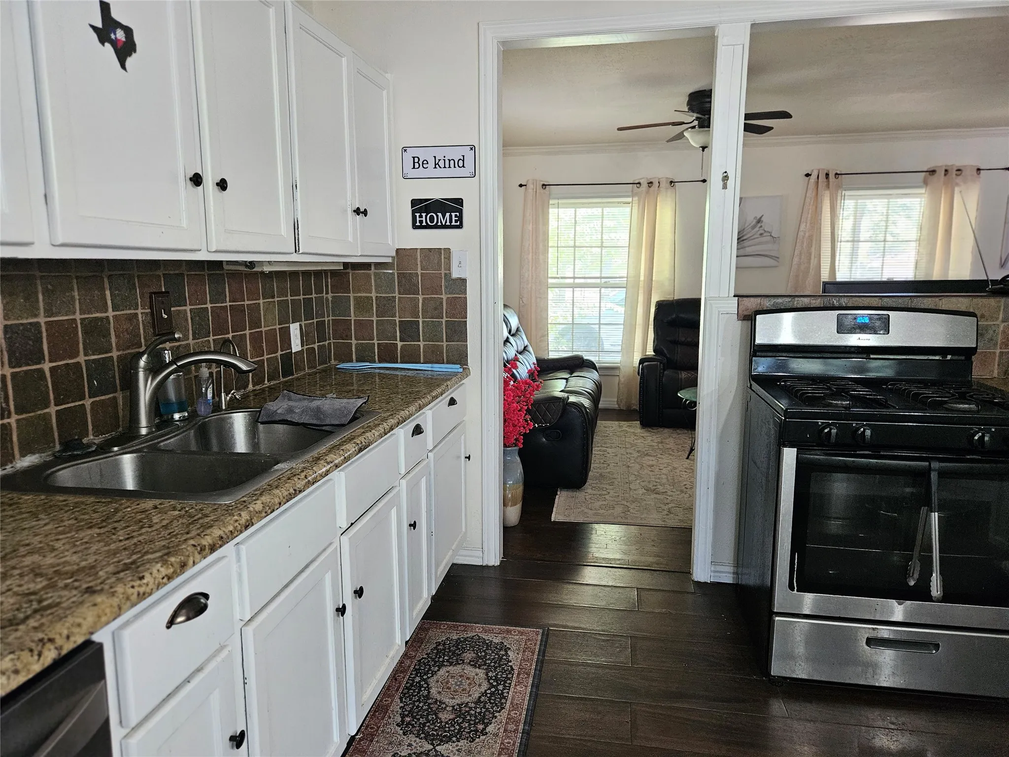 Single Family Residence For Sale in Tarrant County , 1312 W Park Row Drive, Arlington, Texas 76013, 4 Bedroom, 2 Bathroom, 2 Garage spaces, 2,237 Sqft, built in 1949, mls#21390663, Real Estate Agent in Arlington, Homes For Sale in Tarrant county, Homes For Sale in Arlington, Realtor in Arlington Texas, Real Estate Brokerage Independent Realty Texas, Luminita Cordes Realtor