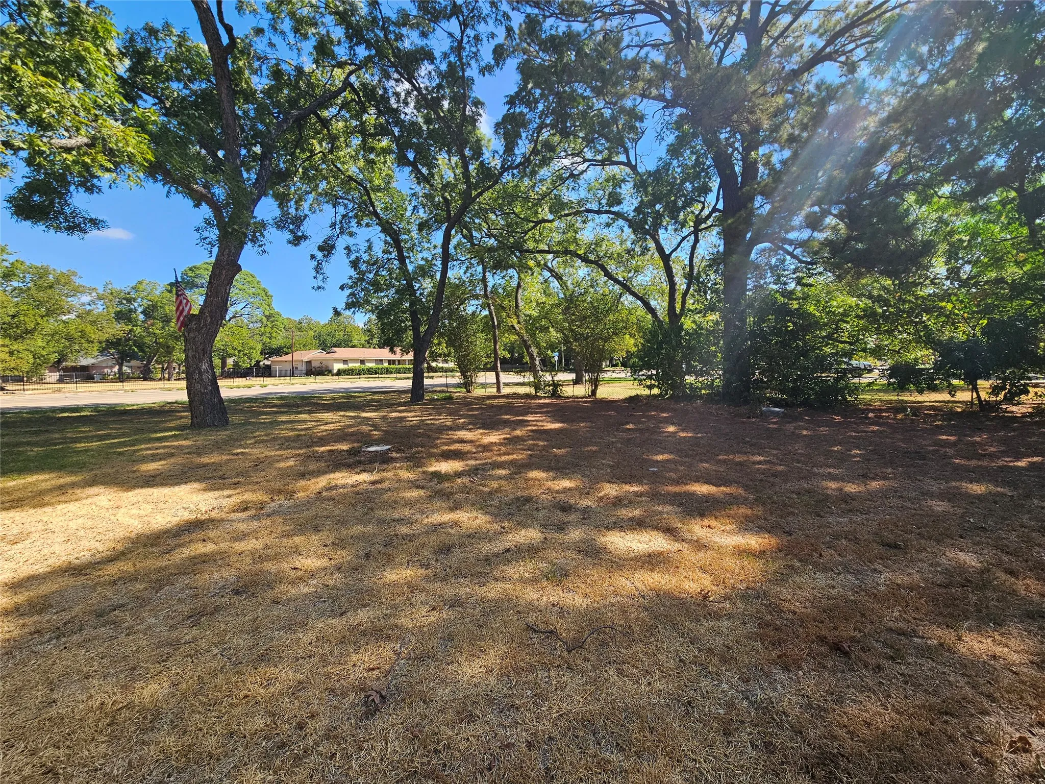 Single Family Residence For Sale in Tarrant County , 1312 W Park Row Drive, Arlington, Texas 76013, 4 Bedroom, 2 Bathroom, 2 Garage spaces, 2,237 Sqft, built in 1949, mls#21390663, Real Estate Agent in Arlington, Homes For Sale in Tarrant county, Homes For Sale in Arlington, Realtor in Arlington Texas, Real Estate Brokerage Independent Realty Texas, Luminita Cordes Realtor