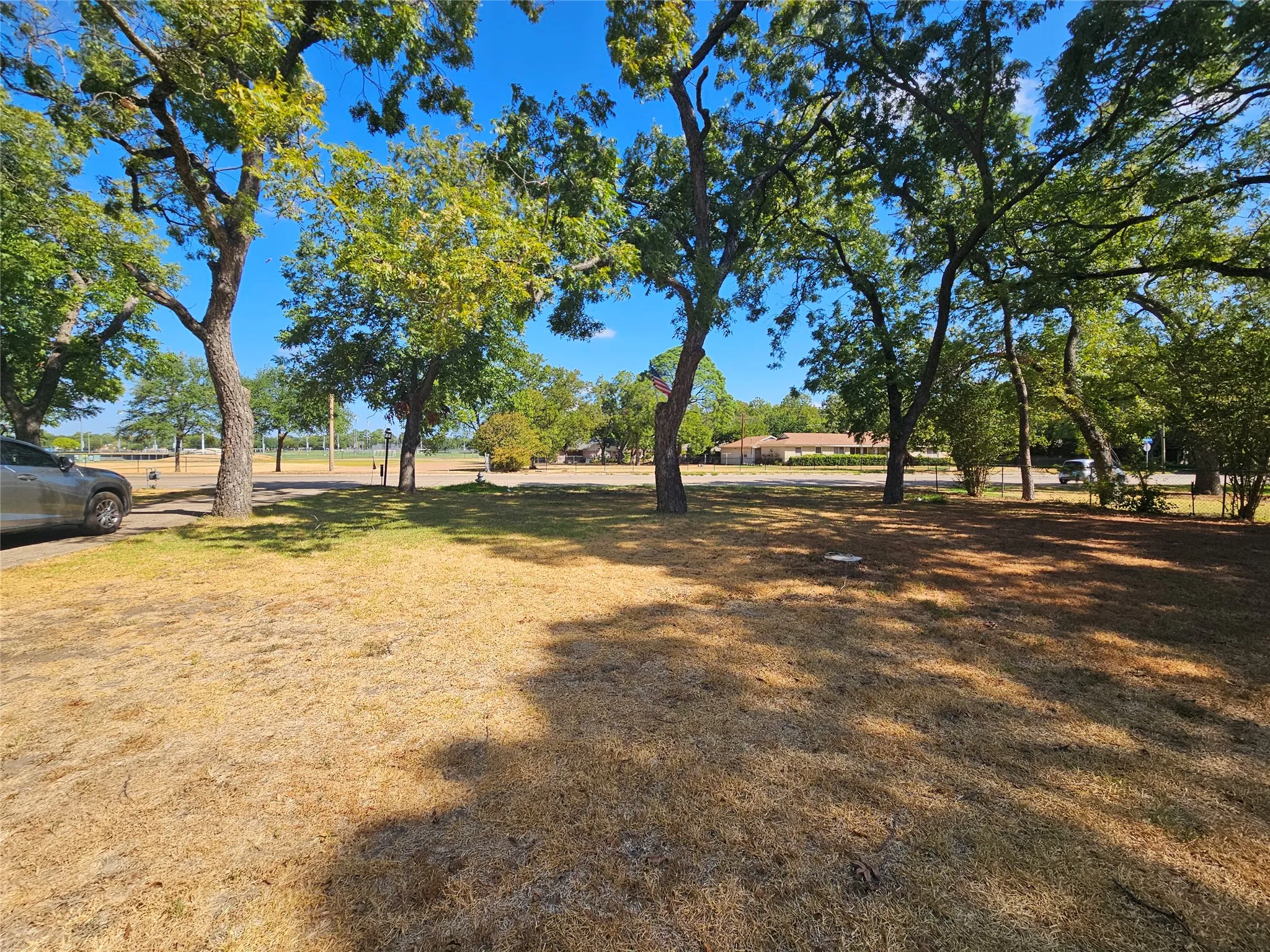Single Family Residence For Sale in Tarrant County , 1312 W Park Row Drive, Arlington, Texas 76013, 4 Bedroom, 2 Bathroom, 2 Garage spaces, 2,237 Sqft, built in 1949, mls#21390663, Real Estate Agent in Arlington, Homes For Sale in Tarrant county, Homes For Sale in Arlington, Realtor in Arlington Texas, Real Estate Brokerage Independent Realty Texas, Luminita Cordes Realtor