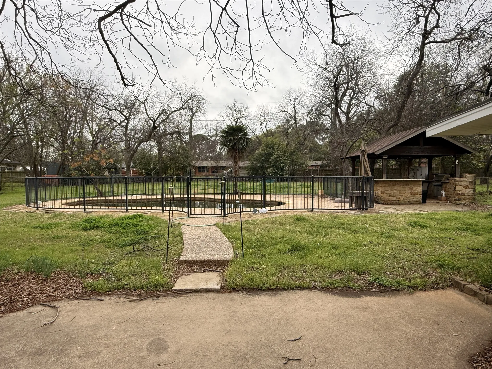 Single Family Residence For Sale in Tarrant County , 1312 W Park Row Drive, Arlington, Texas 76013, 4 Bedroom, 2 Bathroom, 2 Garage spaces, 2,237 Sqft, built in 1949, mls#21390663, Real Estate Agent in Arlington, Homes For Sale in Tarrant county, Homes For Sale in Arlington, Realtor in Arlington Texas, Real Estate Brokerage Independent Realty Texas, Luminita Cordes Realtor