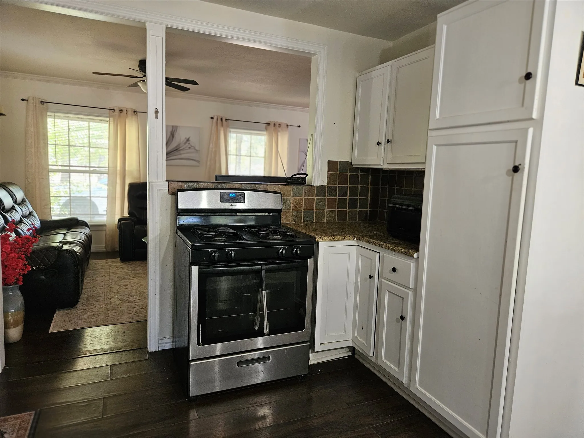 Single Family Residence For Sale in Tarrant County , 1312 W Park Row Drive, Arlington, Texas 76013, 4 Bedroom, 2 Bathroom, 2 Garage spaces, 2,237 Sqft, built in 1949, mls#21390663, Real Estate Agent in Arlington, Homes For Sale in Tarrant county, Homes For Sale in Arlington, Realtor in Arlington Texas, Real Estate Brokerage Independent Realty Texas, Luminita Cordes Realtor