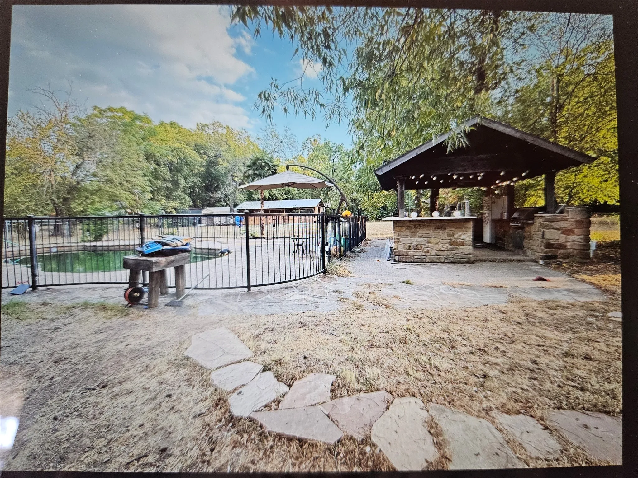Single Family Residence For Sale in Tarrant County , 1312 W Park Row Drive, Arlington, Texas 76013, 4 Bedroom, 2 Bathroom, 2 Garage spaces, 2,237 Sqft, built in 1949, mls#21390663, Real Estate Agent in Arlington, Homes For Sale in Tarrant county, Homes For Sale in Arlington, Realtor in Arlington Texas, Real Estate Brokerage Independent Realty Texas, Luminita Cordes Realtor