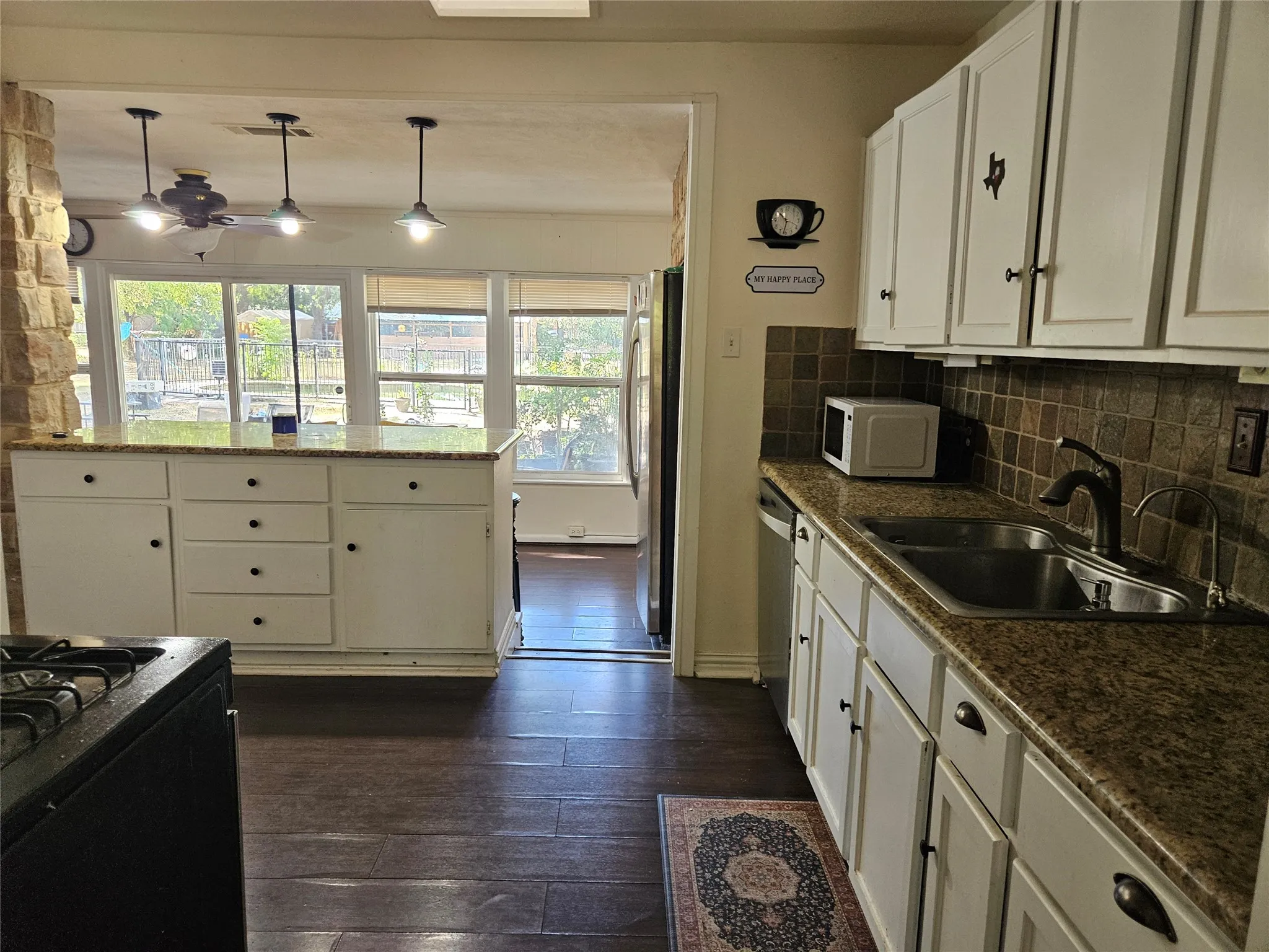 Single Family Residence For Sale in Tarrant County , 1312 W Park Row Drive, Arlington, Texas 76013, 4 Bedroom, 2 Bathroom, 2 Garage spaces, 2,237 Sqft, built in 1949, mls#21390663, Real Estate Agent in Arlington, Homes For Sale in Tarrant county, Homes For Sale in Arlington, Realtor in Arlington Texas, Real Estate Brokerage Independent Realty Texas, Luminita Cordes Realtor