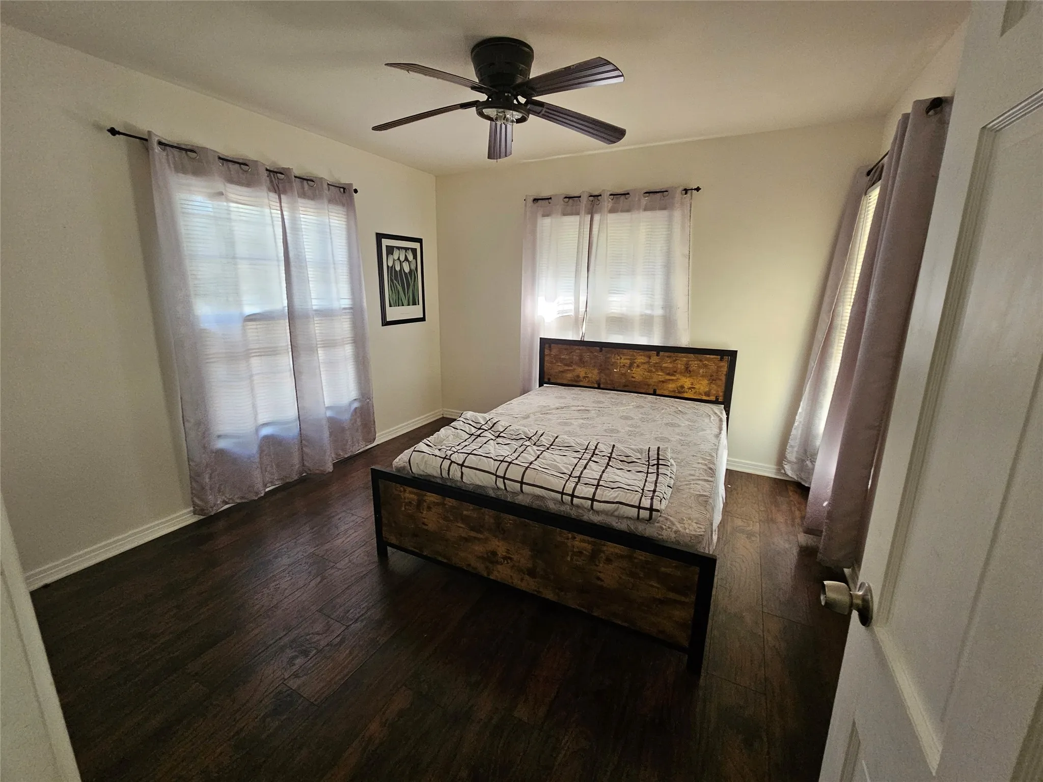 Single Family Residence For Sale in Tarrant County , 1312 W Park Row Drive, Arlington, Texas 76013, 4 Bedroom, 2 Bathroom, 2 Garage spaces, 2,237 Sqft, built in 1949, mls#21390663, Real Estate Agent in Arlington, Homes For Sale in Tarrant county, Homes For Sale in Arlington, Realtor in Arlington Texas, Real Estate Brokerage Independent Realty Texas, Luminita Cordes Realtor