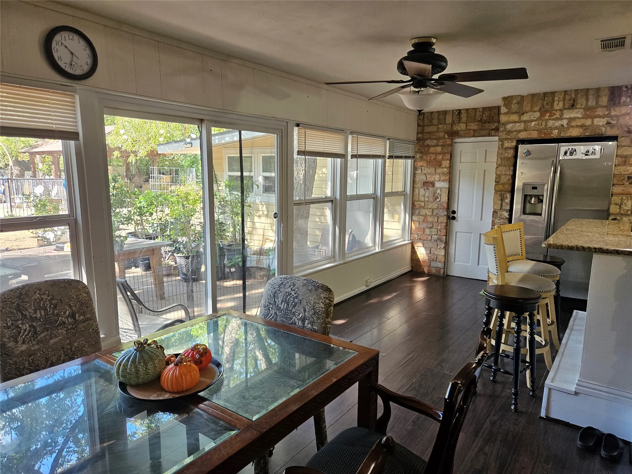 Single Family Residence For Sale in Tarrant County , 1312 W Park Row Drive, Arlington, Texas 76013, 4 Bedroom, 2 Bathroom, 2 Garage spaces, 2,237 Sqft, built in 1949, mls#21390663, Real Estate Agent in Arlington, Homes For Sale in Tarrant county, Homes For Sale in Arlington, Realtor in Arlington Texas, Real Estate Brokerage Independent Realty Texas, Luminita Cordes Realtor