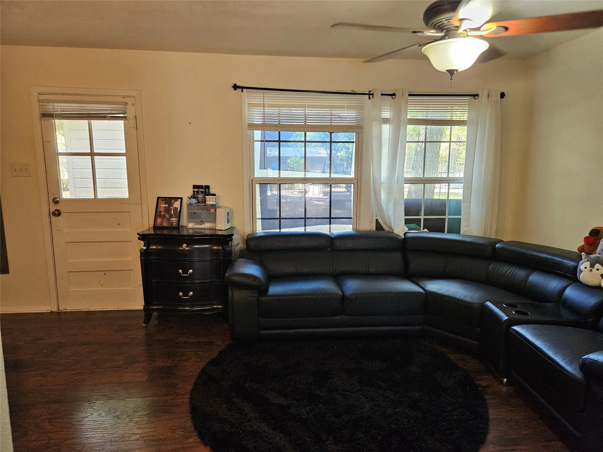 Single Family Residence For Sale in Tarrant County , 1312 W Park Row Drive, Arlington, Texas 76013, 4 Bedroom, 2 Bathroom, 2 Garage spaces, 2,237 Sqft, built in 1949, mls#21390663, Real Estate Agent in Arlington, Homes For Sale in Tarrant county, Homes For Sale in Arlington, Realtor in Arlington Texas, Real Estate Brokerage Independent Realty Texas, Luminita Cordes Realtor