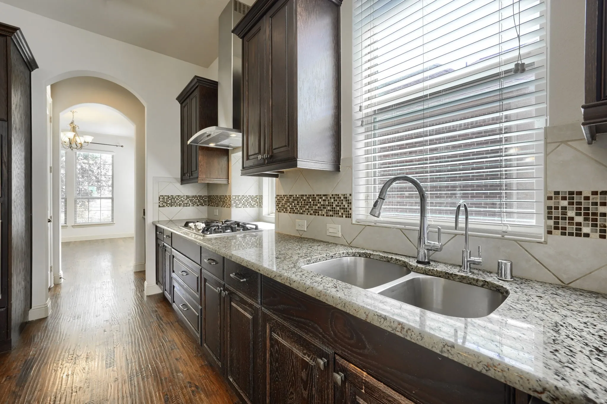 Single Family Residence For Sale in Denton County , 5611 Lightfoot Lane, Frisco, Texas 75036, 5 Bedroom, 4 Bathroom, 2 Garage spaces, 3,595 Sqft, built in 2015, mls#21387805, Real Estate Agent in Frisco, Homes For Sale in Denton county, Homes For Sale in Frisco, Realtor in Frisco Texas, Real Estate Brokerage Independent Realty Texas, Luminita Cordes Realtor