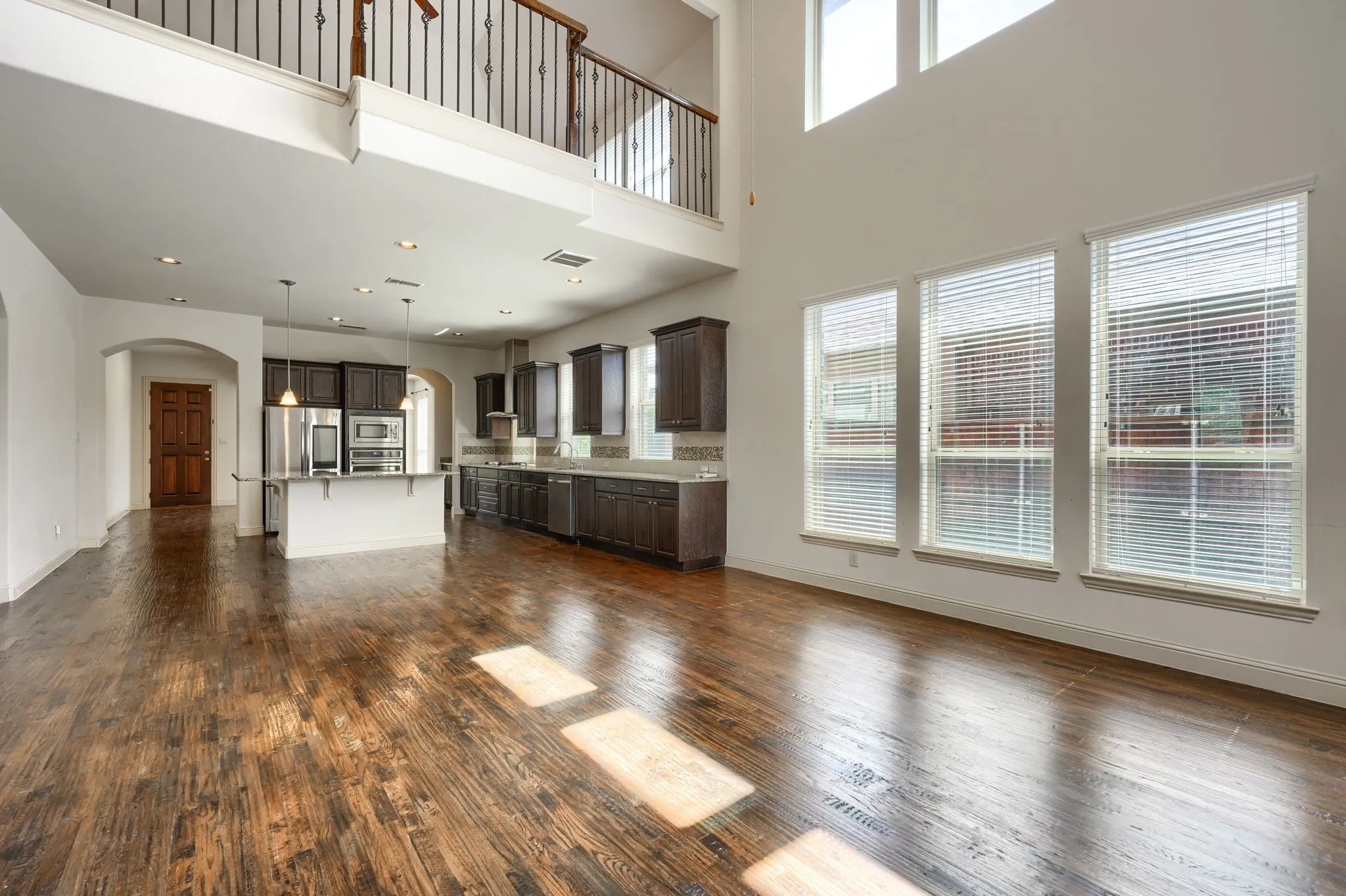 Single Family Residence For Sale in Denton County , 5611 Lightfoot Lane, Frisco, Texas 75036, 5 Bedroom, 4 Bathroom, 2 Garage spaces, 3,595 Sqft, built in 2015, mls#21387805, Real Estate Agent in Frisco, Homes For Sale in Denton county, Homes For Sale in Frisco, Realtor in Frisco Texas, Real Estate Brokerage Independent Realty Texas, Luminita Cordes Realtor