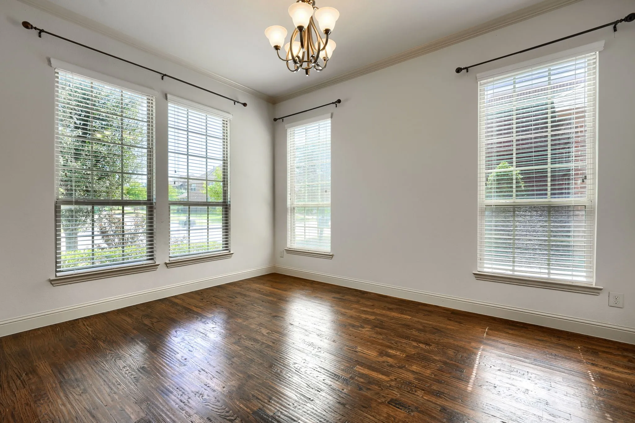 Single Family Residence For Sale in Denton County , 5611 Lightfoot Lane, Frisco, Texas 75036, 5 Bedroom, 4 Bathroom, 2 Garage spaces, 3,595 Sqft, built in 2015, mls#21387805, Real Estate Agent in Frisco, Homes For Sale in Denton county, Homes For Sale in Frisco, Realtor in Frisco Texas, Real Estate Brokerage Independent Realty Texas, Luminita Cordes Realtor