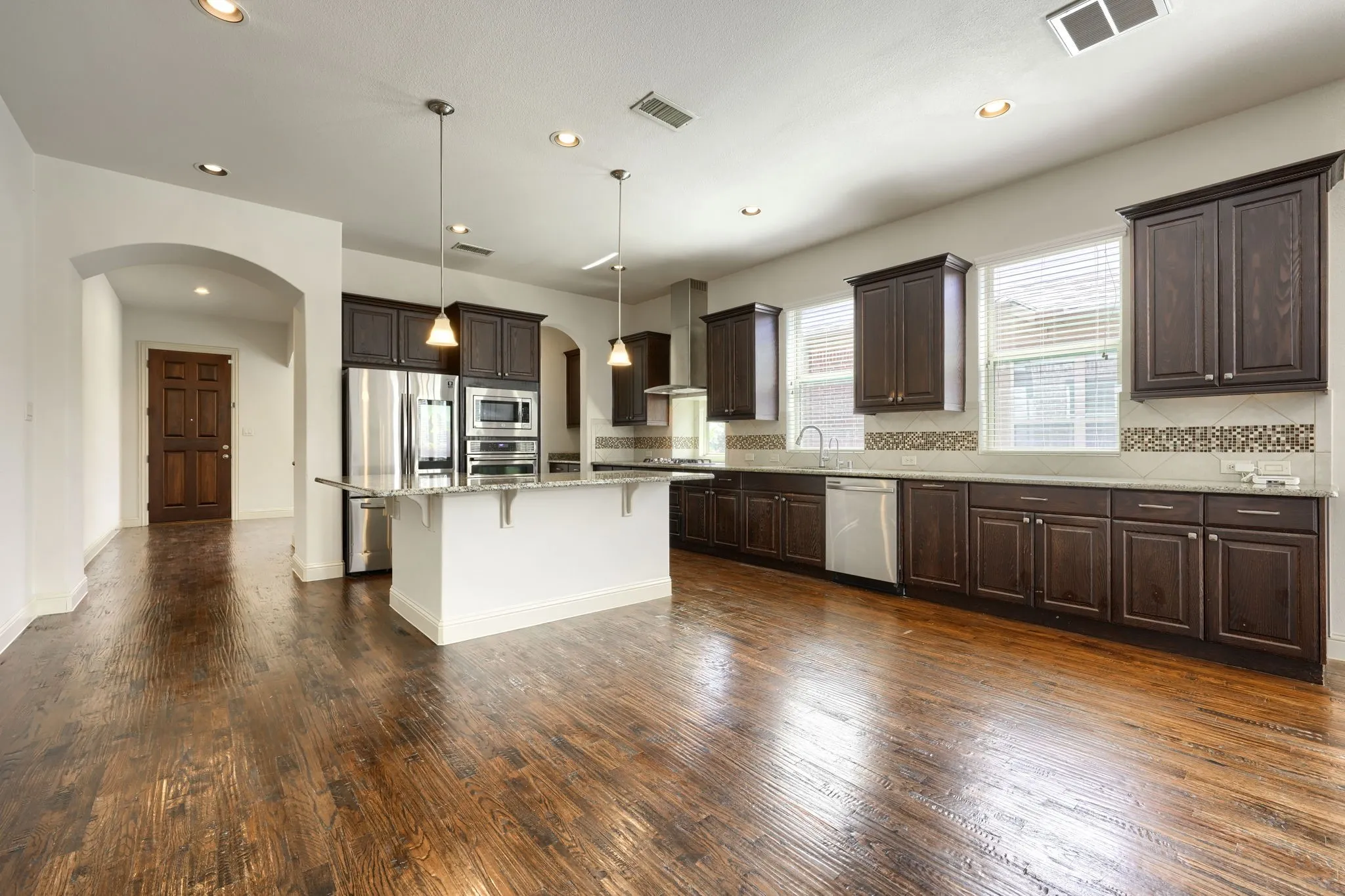 Single Family Residence For Sale in Denton County , 5611 Lightfoot Lane, Frisco, Texas 75036, 5 Bedroom, 4 Bathroom, 2 Garage spaces, 3,595 Sqft, built in 2015, mls#21387805, Real Estate Agent in Frisco, Homes For Sale in Denton county, Homes For Sale in Frisco, Realtor in Frisco Texas, Real Estate Brokerage Independent Realty Texas, Luminita Cordes Realtor