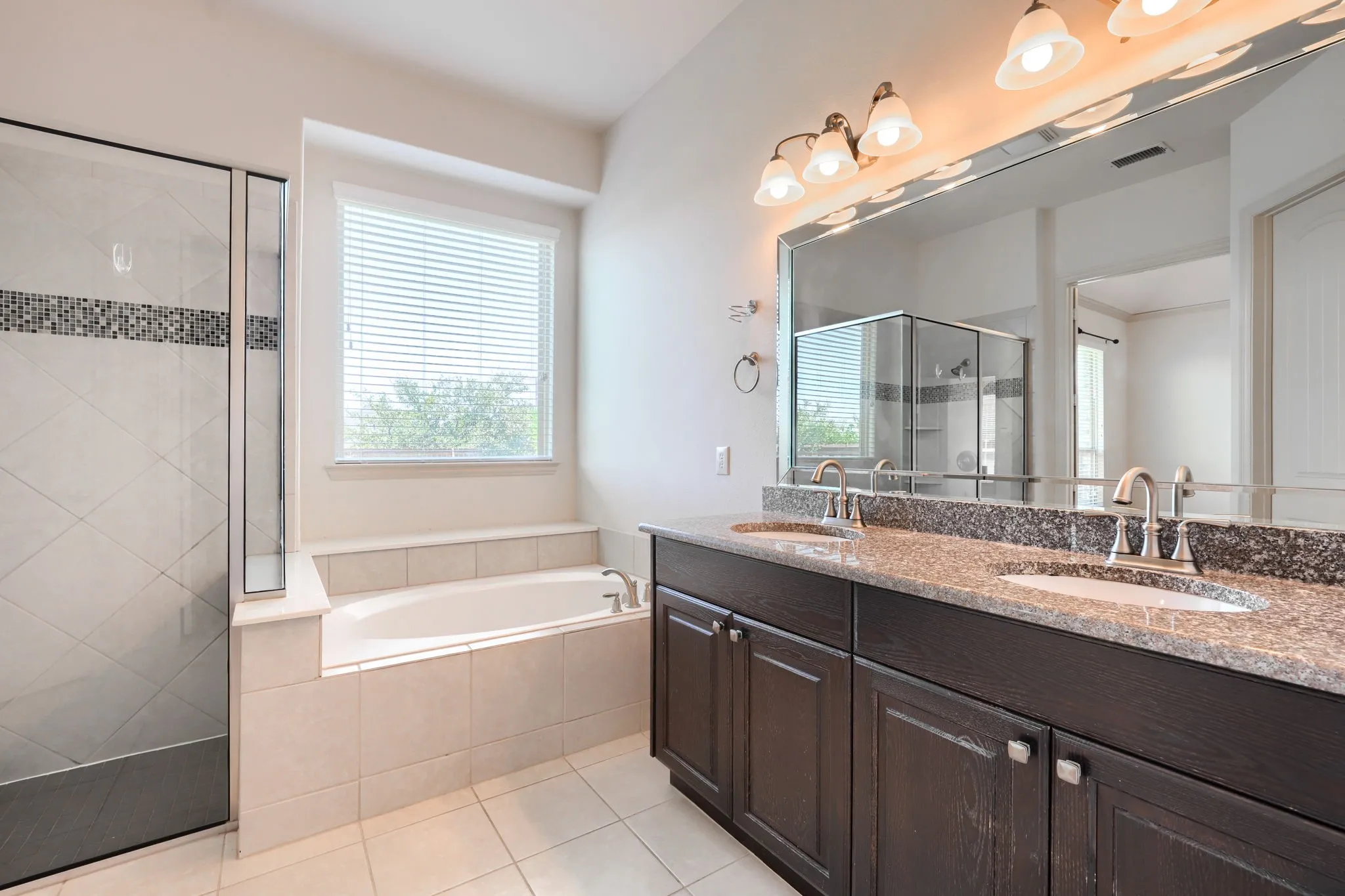 Single Family Residence For Sale in Denton County , 5611 Lightfoot Lane, Frisco, Texas 75036, 5 Bedroom, 4 Bathroom, 2 Garage spaces, 3,595 Sqft, built in 2015, mls#21387805, Real Estate Agent in Frisco, Homes For Sale in Denton county, Homes For Sale in Frisco, Realtor in Frisco Texas, Real Estate Brokerage Independent Realty Texas, Luminita Cordes Realtor