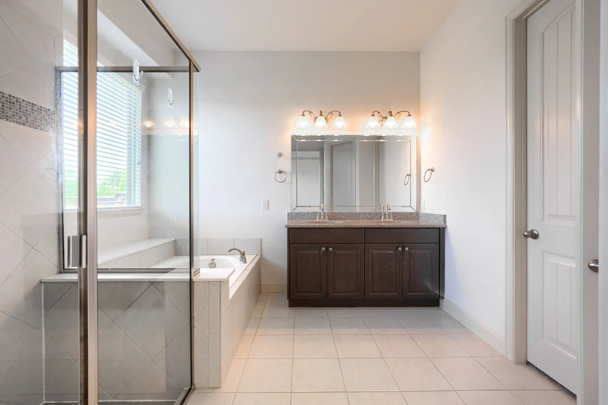 Single Family Residence For Sale in Denton County , 5611 Lightfoot Lane, Frisco, Texas 75036, 5 Bedroom, 4 Bathroom, 2 Garage spaces, 3,595 Sqft, built in 2015, mls#21387805, Real Estate Agent in Frisco, Homes For Sale in Denton county, Homes For Sale in Frisco, Realtor in Frisco Texas, Real Estate Brokerage Independent Realty Texas, Luminita Cordes Realtor