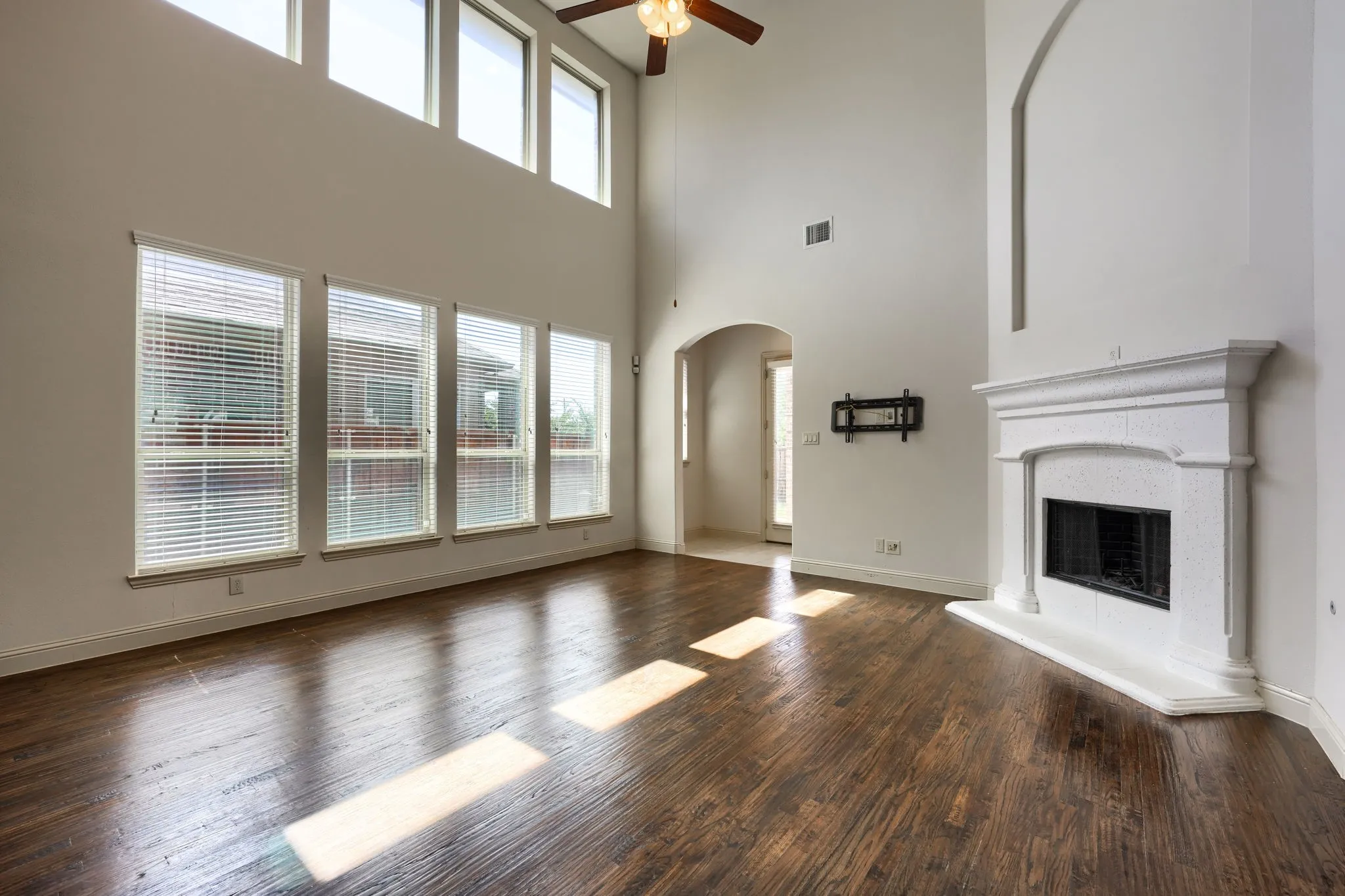 Single Family Residence For Sale in Denton County , 5611 Lightfoot Lane, Frisco, Texas 75036, 5 Bedroom, 4 Bathroom, 2 Garage spaces, 3,595 Sqft, built in 2015, mls#21387805, Real Estate Agent in Frisco, Homes For Sale in Denton county, Homes For Sale in Frisco, Realtor in Frisco Texas, Real Estate Brokerage Independent Realty Texas, Luminita Cordes Realtor