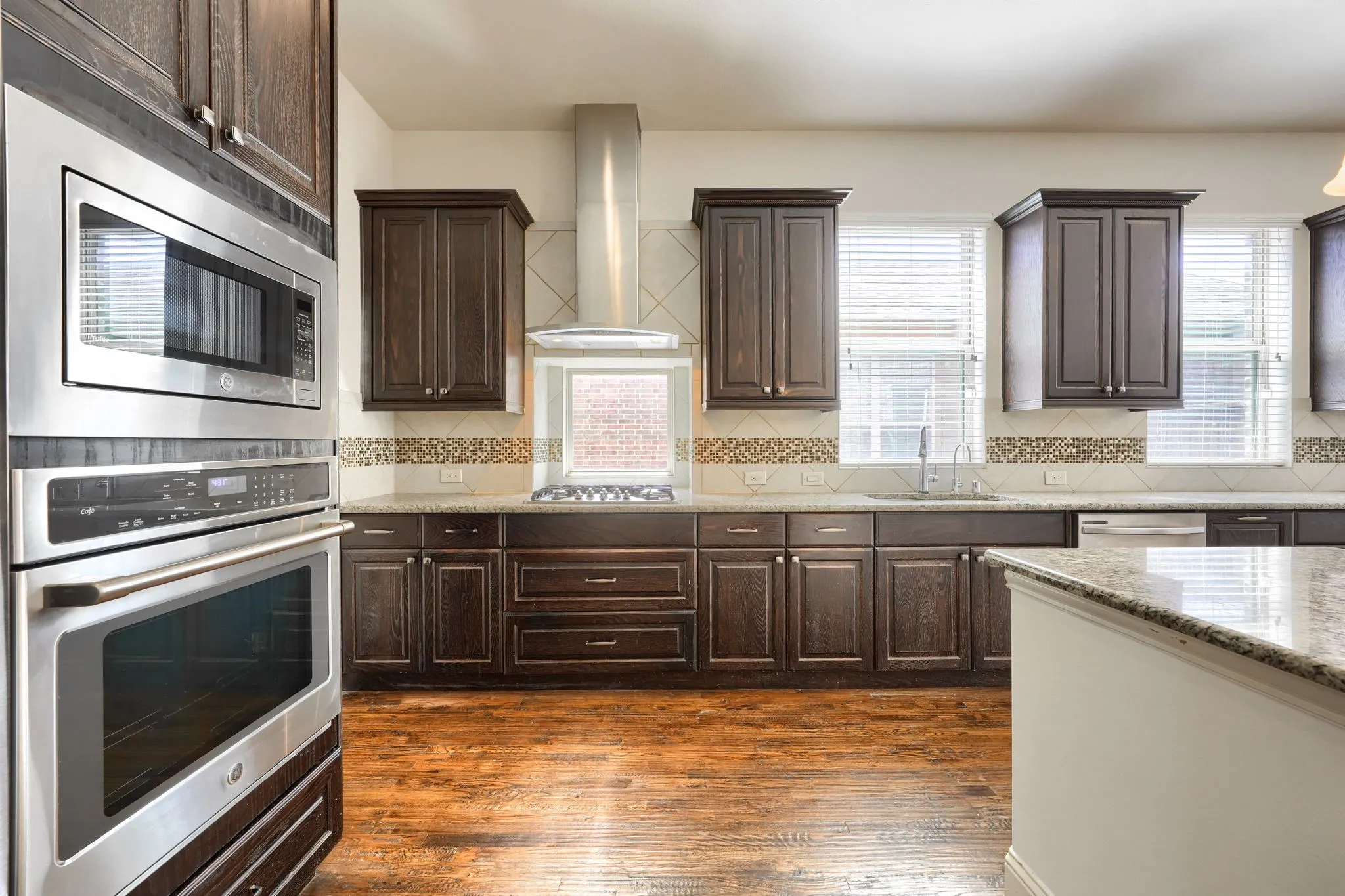 Single Family Residence For Sale in Denton County , 5611 Lightfoot Lane, Frisco, Texas 75036, 5 Bedroom, 4 Bathroom, 2 Garage spaces, 3,595 Sqft, built in 2015, mls#21387805, Real Estate Agent in Frisco, Homes For Sale in Denton county, Homes For Sale in Frisco, Realtor in Frisco Texas, Real Estate Brokerage Independent Realty Texas, Luminita Cordes Realtor