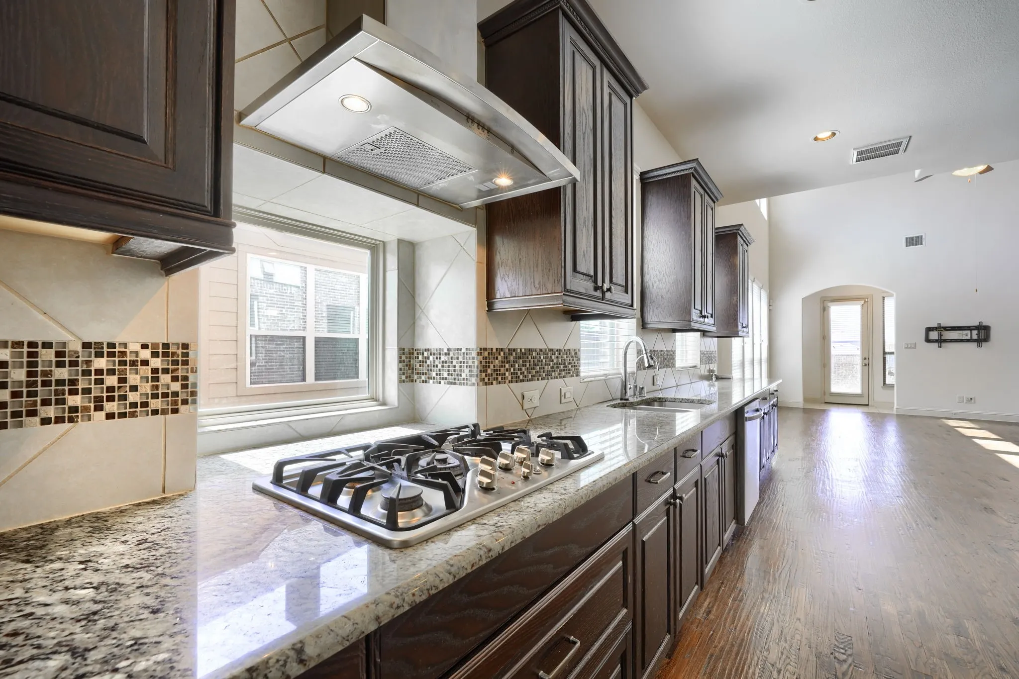 Single Family Residence For Sale in Denton County , 5611 Lightfoot Lane, Frisco, Texas 75036, 5 Bedroom, 4 Bathroom, 2 Garage spaces, 3,595 Sqft, built in 2015, mls#21387805, Real Estate Agent in Frisco, Homes For Sale in Denton county, Homes For Sale in Frisco, Realtor in Frisco Texas, Real Estate Brokerage Independent Realty Texas, Luminita Cordes Realtor