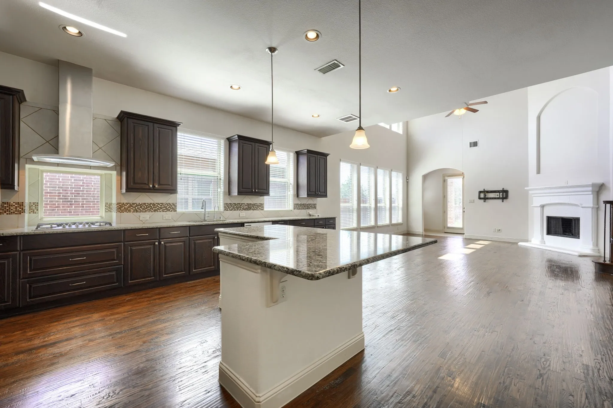 Single Family Residence For Sale in Denton County , 5611 Lightfoot Lane, Frisco, Texas 75036, 5 Bedroom, 4 Bathroom, 2 Garage spaces, 3,595 Sqft, built in 2015, mls#21387805, Real Estate Agent in Frisco, Homes For Sale in Denton county, Homes For Sale in Frisco, Realtor in Frisco Texas, Real Estate Brokerage Independent Realty Texas, Luminita Cordes Realtor