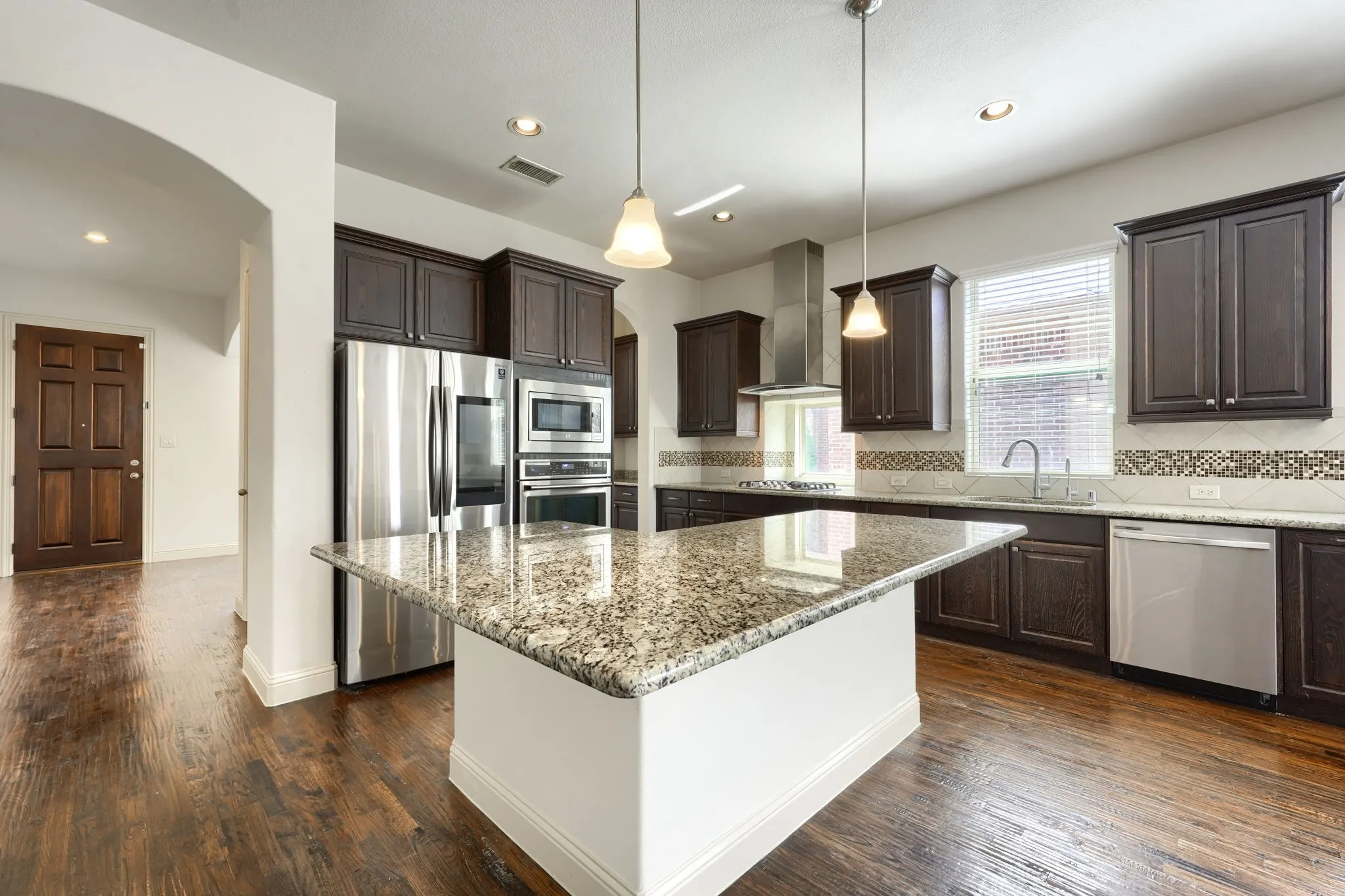 Single Family Residence For Sale in Denton County , 5611 Lightfoot Lane, Frisco, Texas 75036, 5 Bedroom, 4 Bathroom, 2 Garage spaces, 3,595 Sqft, built in 2015, mls#21387805, Real Estate Agent in Frisco, Homes For Sale in Denton county, Homes For Sale in Frisco, Realtor in Frisco Texas, Real Estate Brokerage Independent Realty Texas, Luminita Cordes Realtor