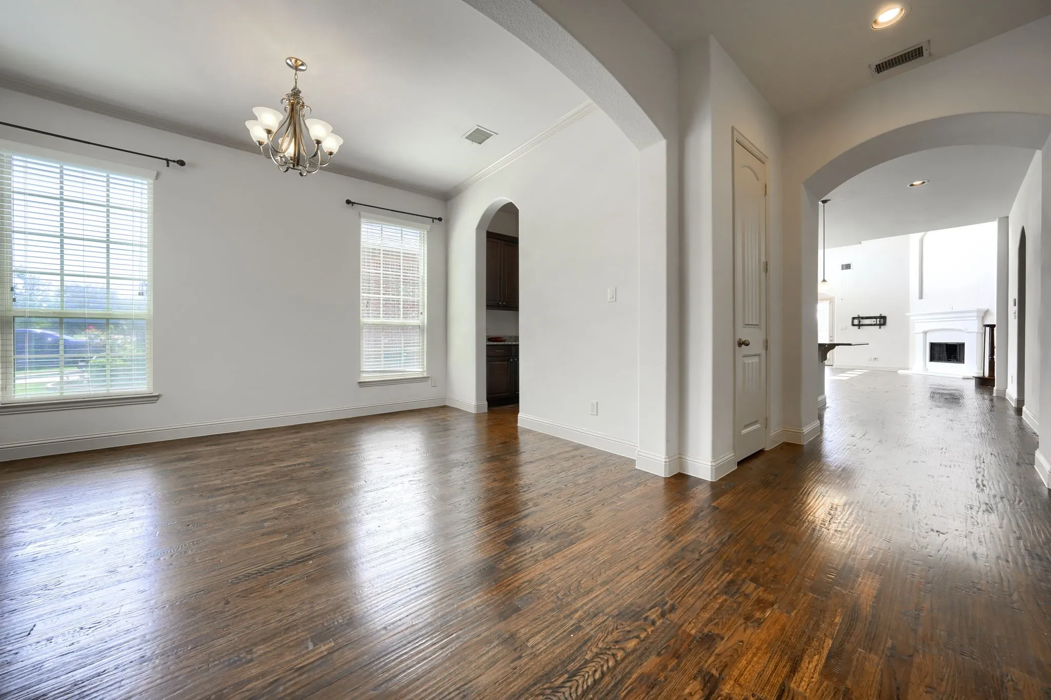 Single Family Residence For Sale in Denton County , 5611 Lightfoot Lane, Frisco, Texas 75036, 5 Bedroom, 4 Bathroom, 2 Garage spaces, 3,595 Sqft, built in 2015, mls#21387805, Real Estate Agent in Frisco, Homes For Sale in Denton county, Homes For Sale in Frisco, Realtor in Frisco Texas, Real Estate Brokerage Independent Realty Texas, Luminita Cordes Realtor