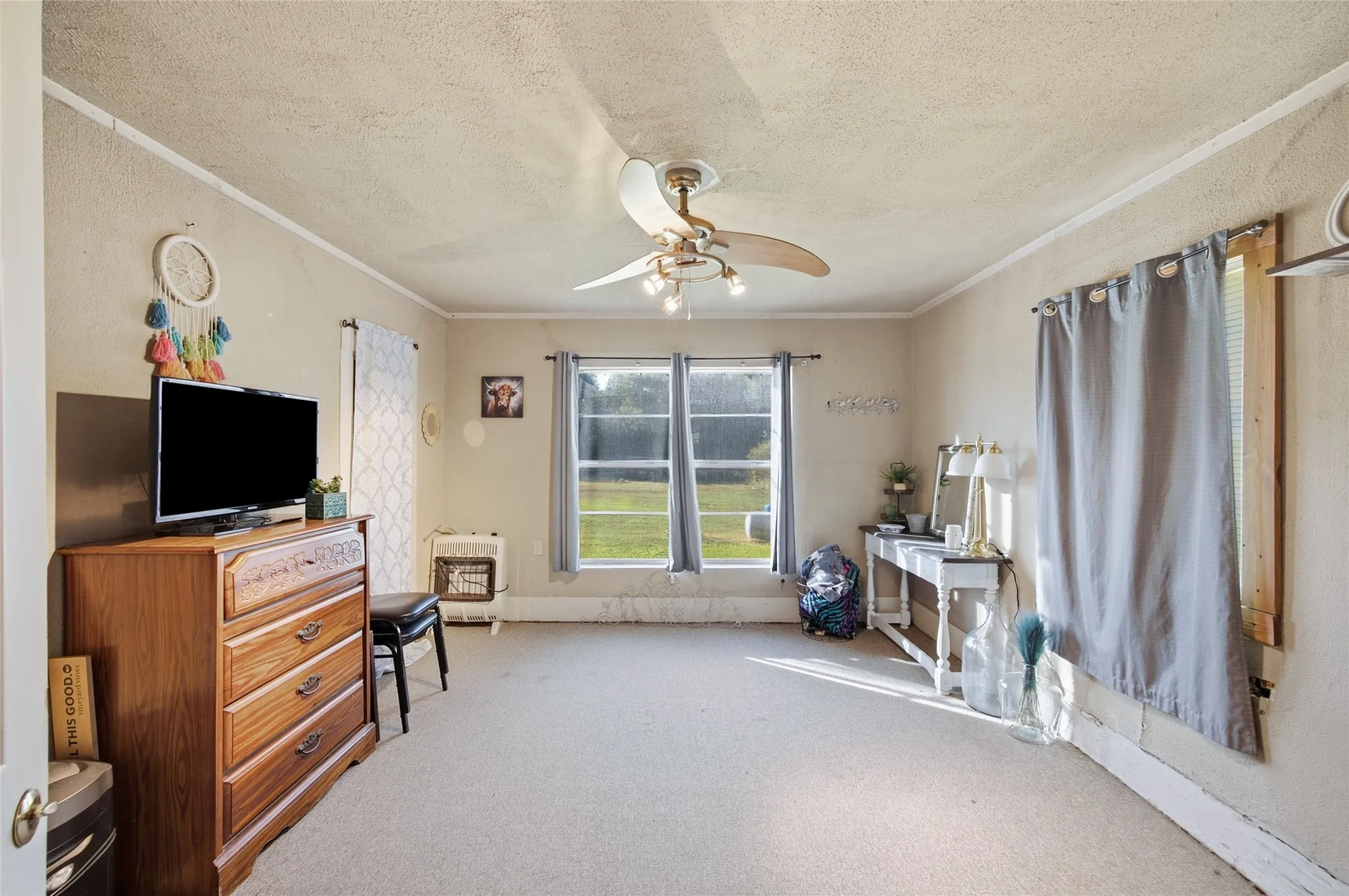 Single Family Residence For Sale in Ellis County , 1207 N Interstate Highway 45, Ennis, Texas 75119, 2 Bedroom, 1 Bathroom, Garage spaces, 1,052 Sqft, built in 1958, mls#21390766, Real Estate Agent in Ennis, Homes For Sale in Ellis county, Homes For Sale in Ennis, Realtor in Ennis Texas, Real Estate Brokerage Independent Realty Texas, Luminita Cordes Realtor