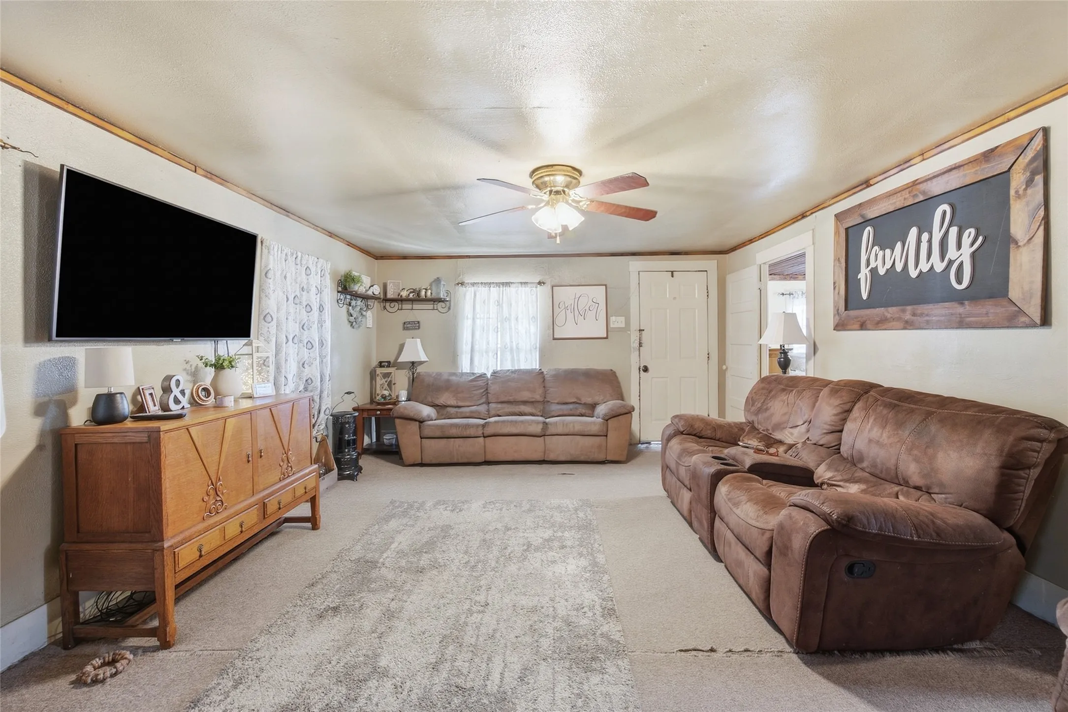 Ceiling fan with light fixture