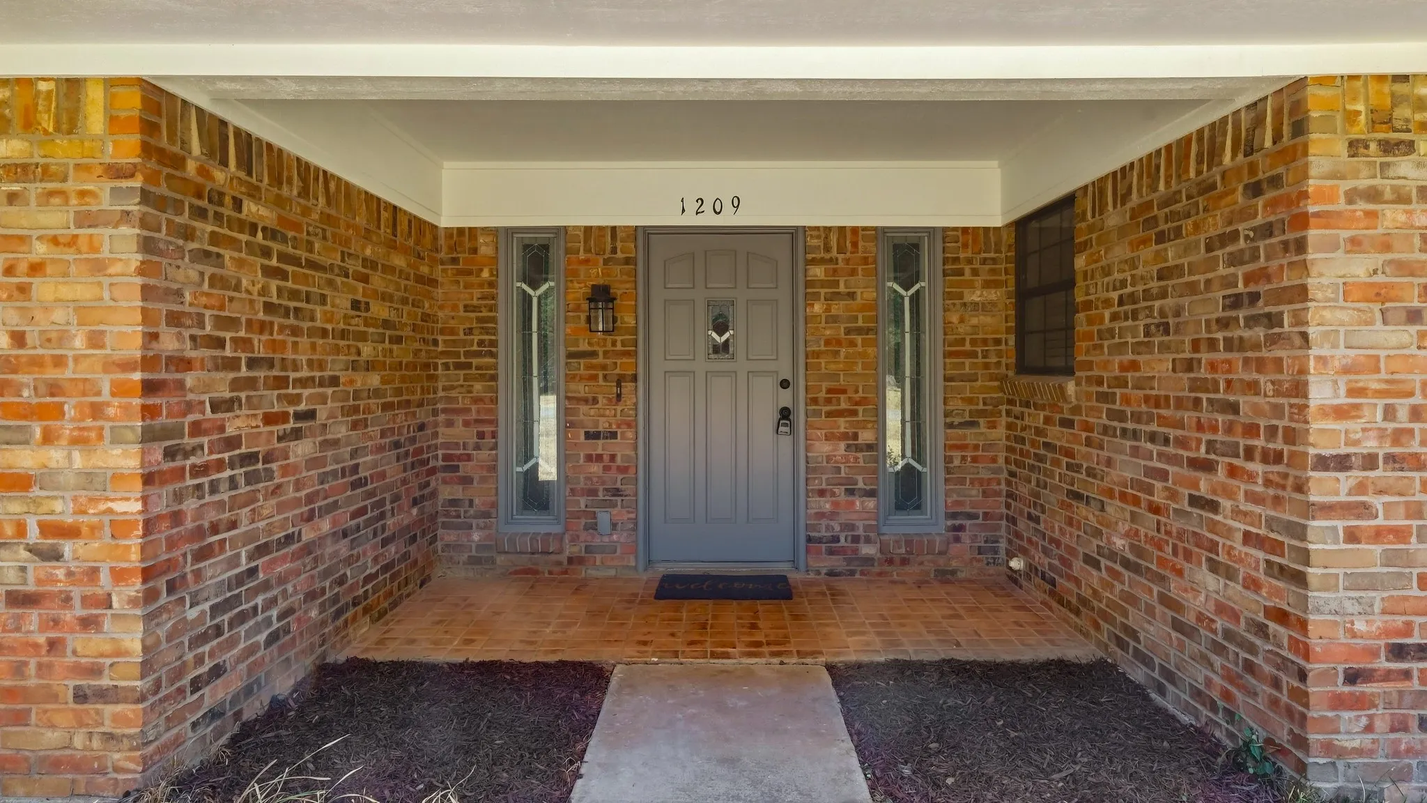 Single Family Residence For Sale in Hood County , 1209 Spanish Moss Drive, Granbury, Texas 76048, 3 Bedroom, 2 Bathroom, 2 Garage spaces, 1,689 Sqft, built in 1988, mls#21390755, Real Estate Agent in Granbury, Homes For Sale in Hood county, Homes For Sale in Granbury, Realtor in Granbury Texas, Real Estate Brokerage Independent Realty Texas, Luminita Cordes Realtor