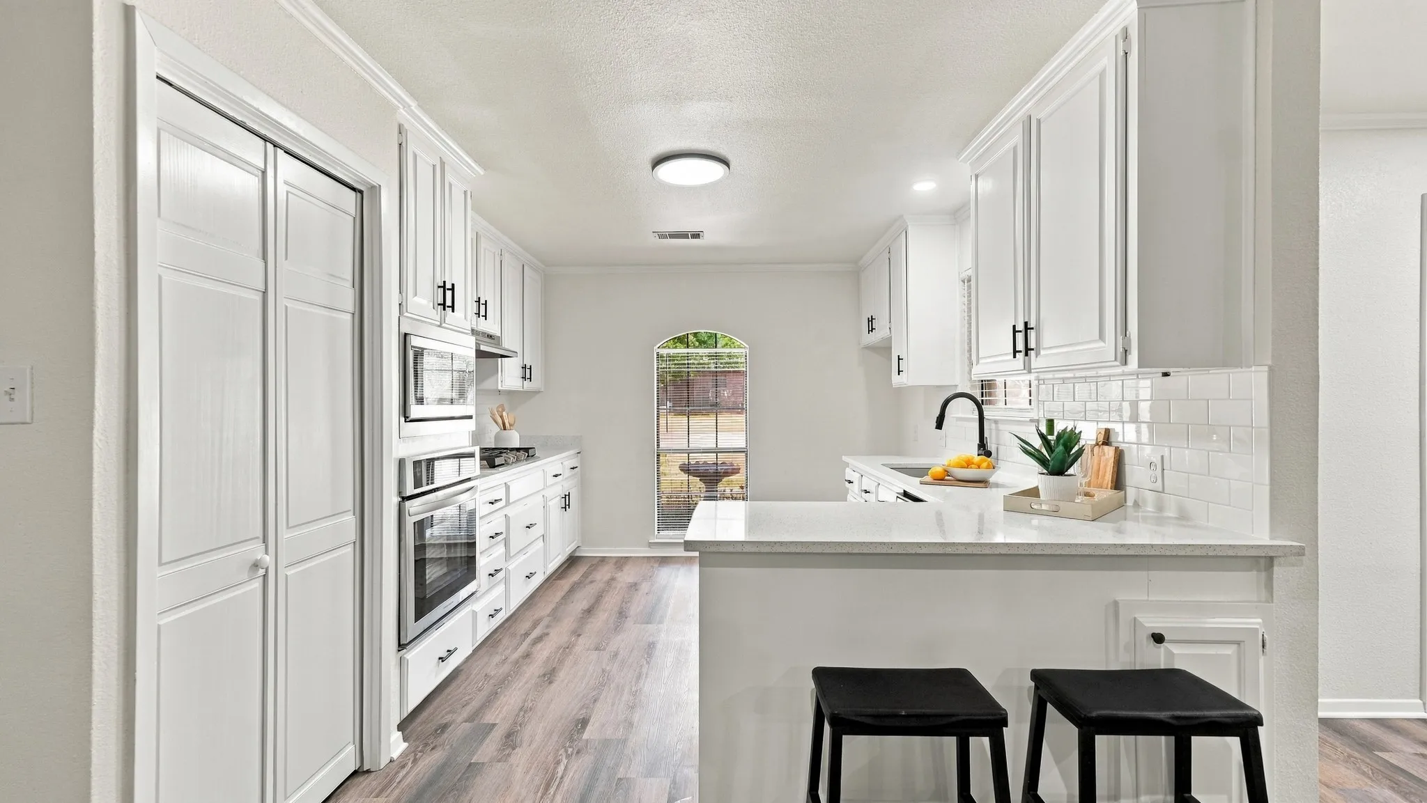 Single Family Residence For Sale in Hood County , 1209 Spanish Moss Drive, Granbury, Texas 76048, 3 Bedroom, 2 Bathroom, 2 Garage spaces, 1,689 Sqft, built in 1988, mls#21390755, Real Estate Agent in Granbury, Homes For Sale in Hood county, Homes For Sale in Granbury, Realtor in Granbury Texas, Real Estate Brokerage Independent Realty Texas, Luminita Cordes Realtor