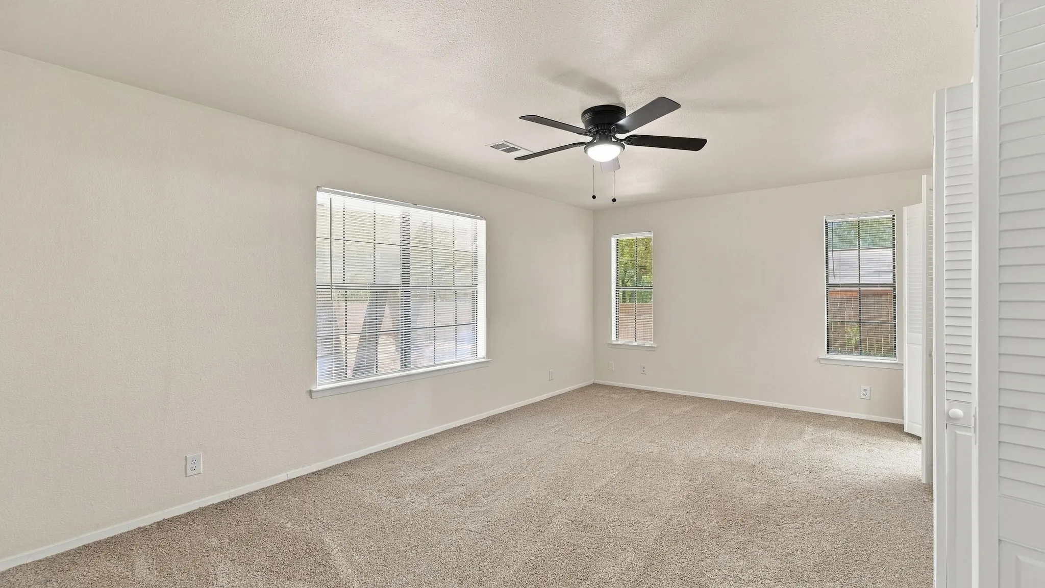 Single Family Residence For Sale in Hood County , 1209 Spanish Moss Drive, Granbury, Texas 76048, 3 Bedroom, 2 Bathroom, 2 Garage spaces, 1,689 Sqft, built in 1988, mls#21390755, Real Estate Agent in Granbury, Homes For Sale in Hood county, Homes For Sale in Granbury, Realtor in Granbury Texas, Real Estate Brokerage Independent Realty Texas, Luminita Cordes Realtor