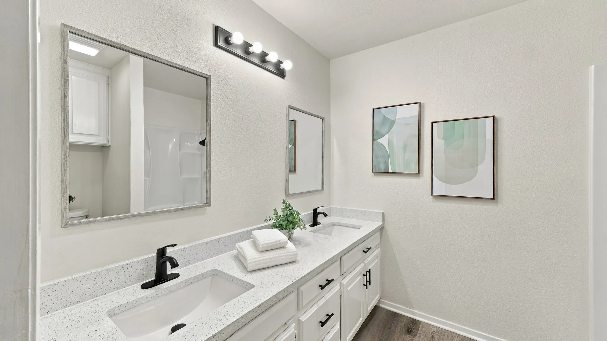 Single Family Residence For Sale in Hood County , 1209 Spanish Moss Drive, Granbury, Texas 76048, 3 Bedroom, 2 Bathroom, 2 Garage spaces, 1,689 Sqft, built in 1988, mls#21390755, Real Estate Agent in Granbury, Homes For Sale in Hood county, Homes For Sale in Granbury, Realtor in Granbury Texas, Real Estate Brokerage Independent Realty Texas, Luminita Cordes Realtor