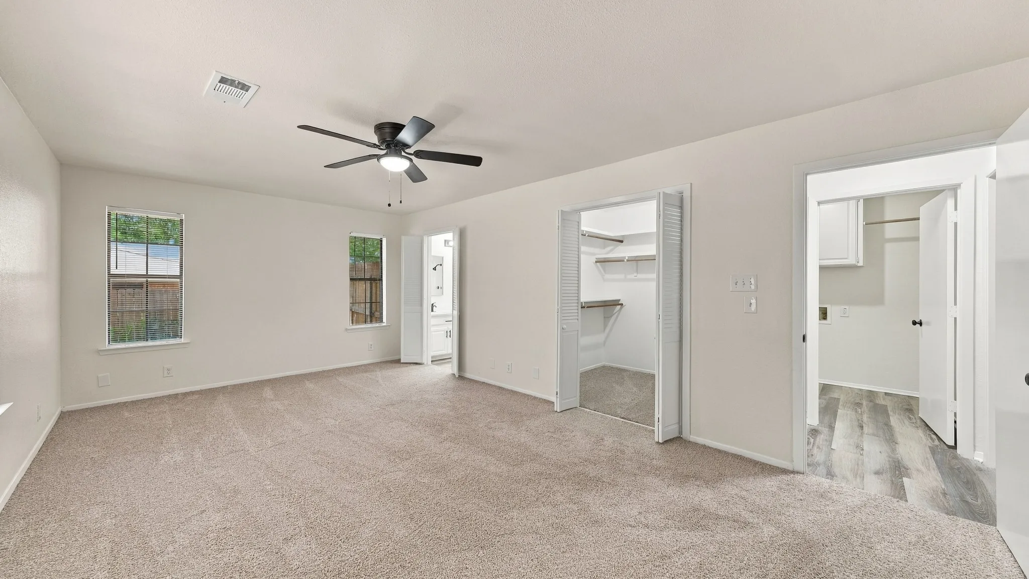 Single Family Residence For Sale in Hood County , 1209 Spanish Moss Drive, Granbury, Texas 76048, 3 Bedroom, 2 Bathroom, 2 Garage spaces, 1,689 Sqft, built in 1988, mls#21390755, Real Estate Agent in Granbury, Homes For Sale in Hood county, Homes For Sale in Granbury, Realtor in Granbury Texas, Real Estate Brokerage Independent Realty Texas, Luminita Cordes Realtor