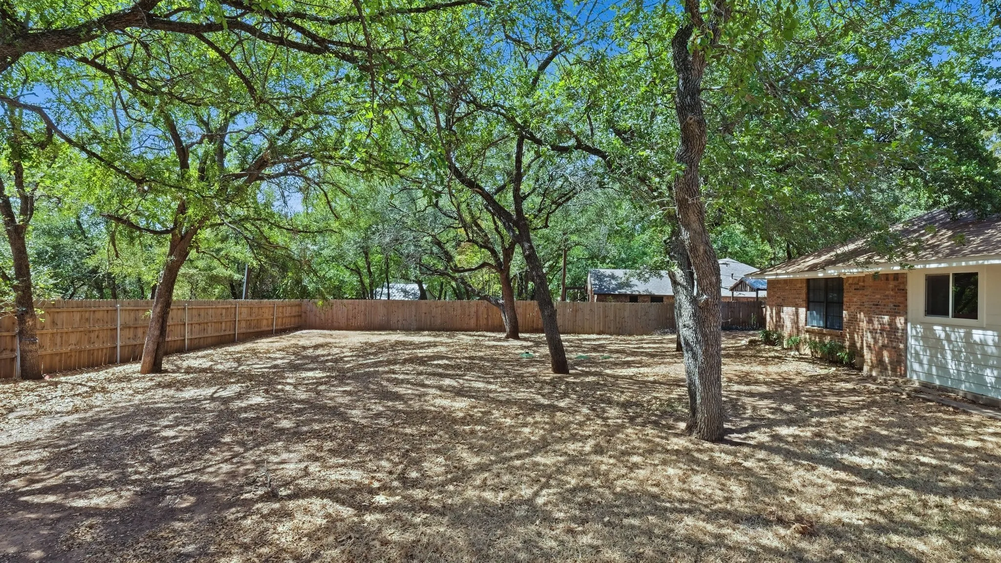 Single Family Residence For Sale in Hood County , 1209 Spanish Moss Drive, Granbury, Texas 76048, 3 Bedroom, 2 Bathroom, 2 Garage spaces, 1,689 Sqft, built in 1988, mls#21390755, Real Estate Agent in Granbury, Homes For Sale in Hood county, Homes For Sale in Granbury, Realtor in Granbury Texas, Real Estate Brokerage Independent Realty Texas, Luminita Cordes Realtor