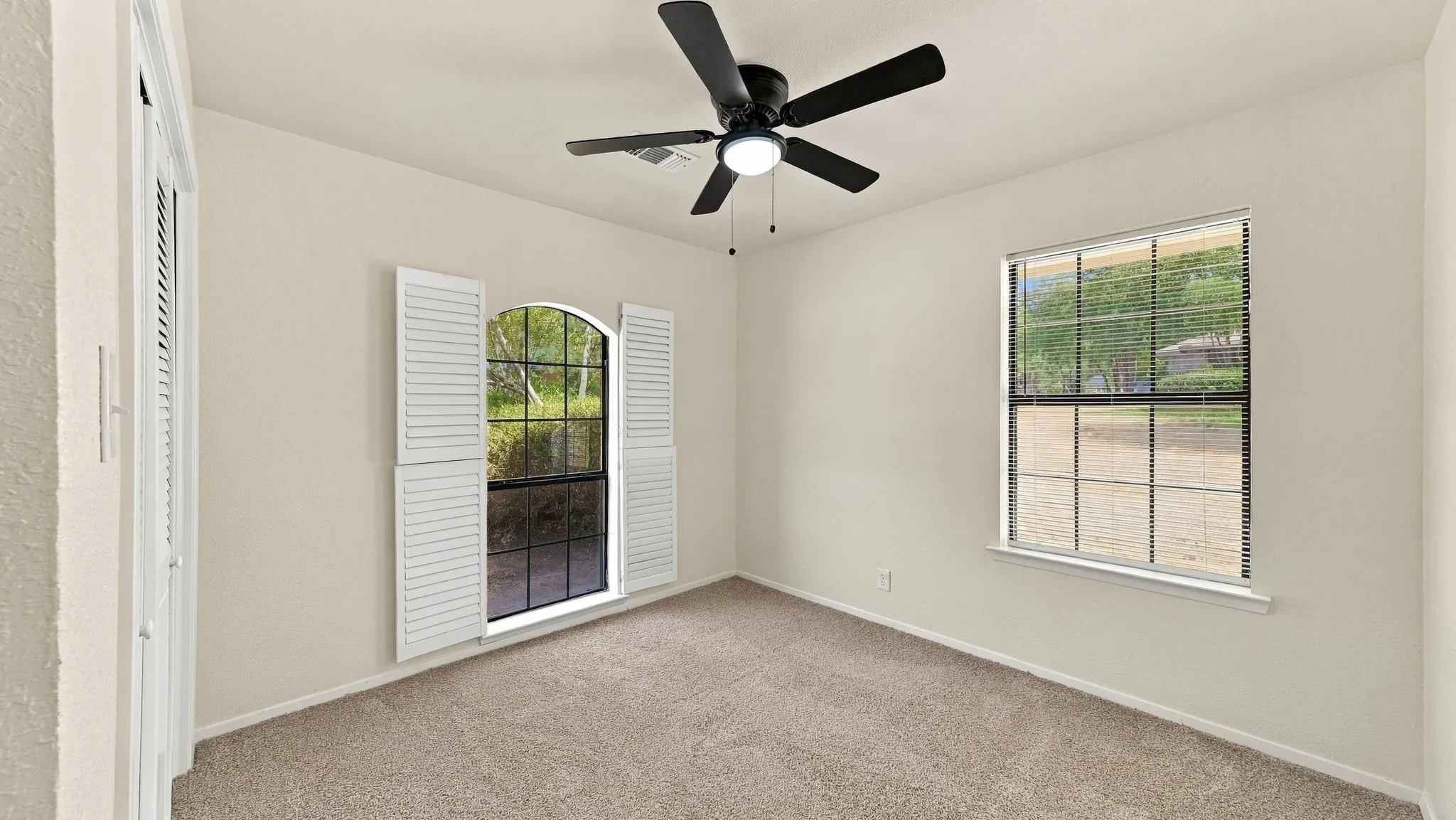 Single Family Residence For Sale in Hood County , 1209 Spanish Moss Drive, Granbury, Texas 76048, 3 Bedroom, 2 Bathroom, 2 Garage spaces, 1,689 Sqft, built in 1988, mls#21390755, Real Estate Agent in Granbury, Homes For Sale in Hood county, Homes For Sale in Granbury, Realtor in Granbury Texas, Real Estate Brokerage Independent Realty Texas, Luminita Cordes Realtor