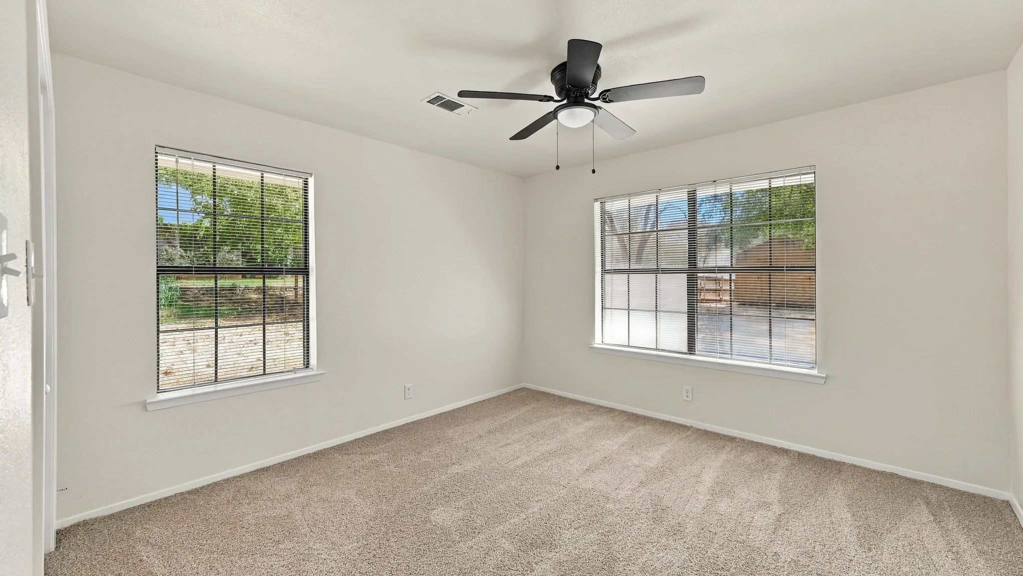 Single Family Residence For Sale in Hood County , 1209 Spanish Moss Drive, Granbury, Texas 76048, 3 Bedroom, 2 Bathroom, 2 Garage spaces, 1,689 Sqft, built in 1988, mls#21390755, Real Estate Agent in Granbury, Homes For Sale in Hood county, Homes For Sale in Granbury, Realtor in Granbury Texas, Real Estate Brokerage Independent Realty Texas, Luminita Cordes Realtor
