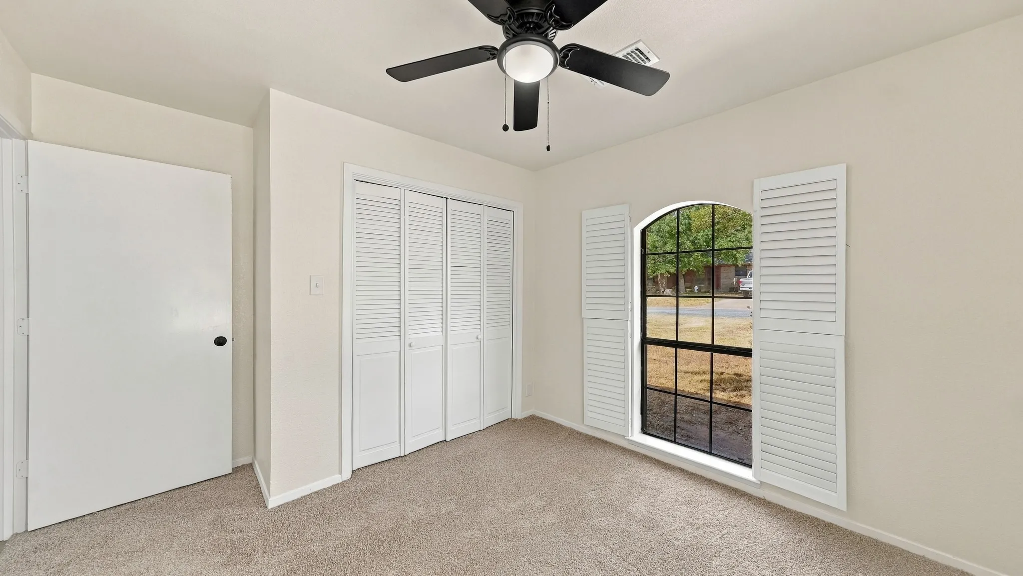 Single Family Residence For Sale in Hood County , 1209 Spanish Moss Drive, Granbury, Texas 76048, 3 Bedroom, 2 Bathroom, 2 Garage spaces, 1,689 Sqft, built in 1988, mls#21390755, Real Estate Agent in Granbury, Homes For Sale in Hood county, Homes For Sale in Granbury, Realtor in Granbury Texas, Real Estate Brokerage Independent Realty Texas, Luminita Cordes Realtor