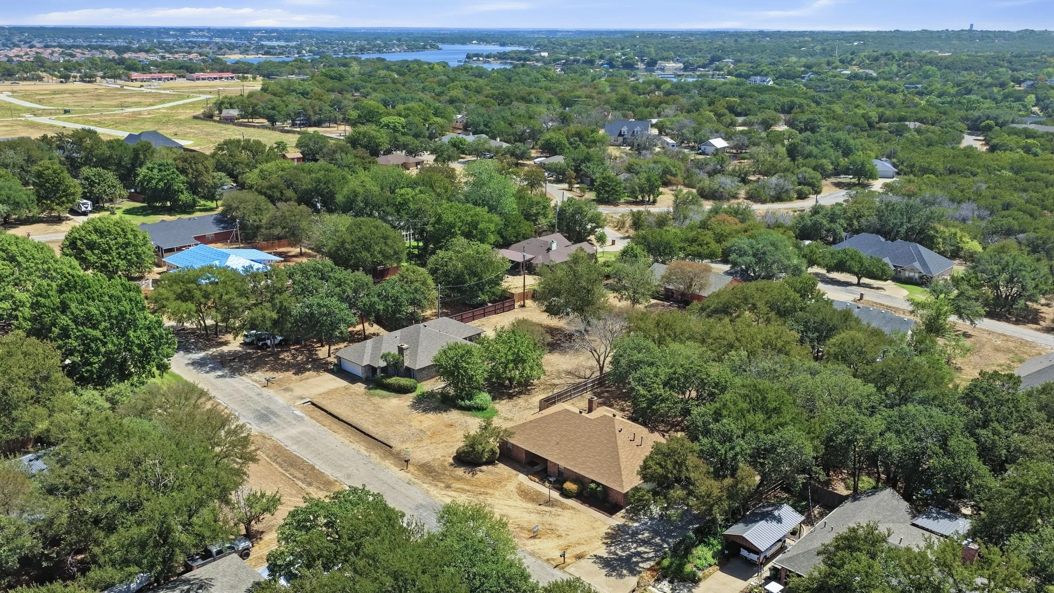 Single Family Residence For Sale in Hood County , 1209 Spanish Moss Drive, Granbury, Texas 76048, 3 Bedroom, 2 Bathroom, 2 Garage spaces, 1,689 Sqft, built in 1988, mls#21390755, Real Estate Agent in Granbury, Homes For Sale in Hood county, Homes For Sale in Granbury, Realtor in Granbury Texas, Real Estate Brokerage Independent Realty Texas, Luminita Cordes Realtor
