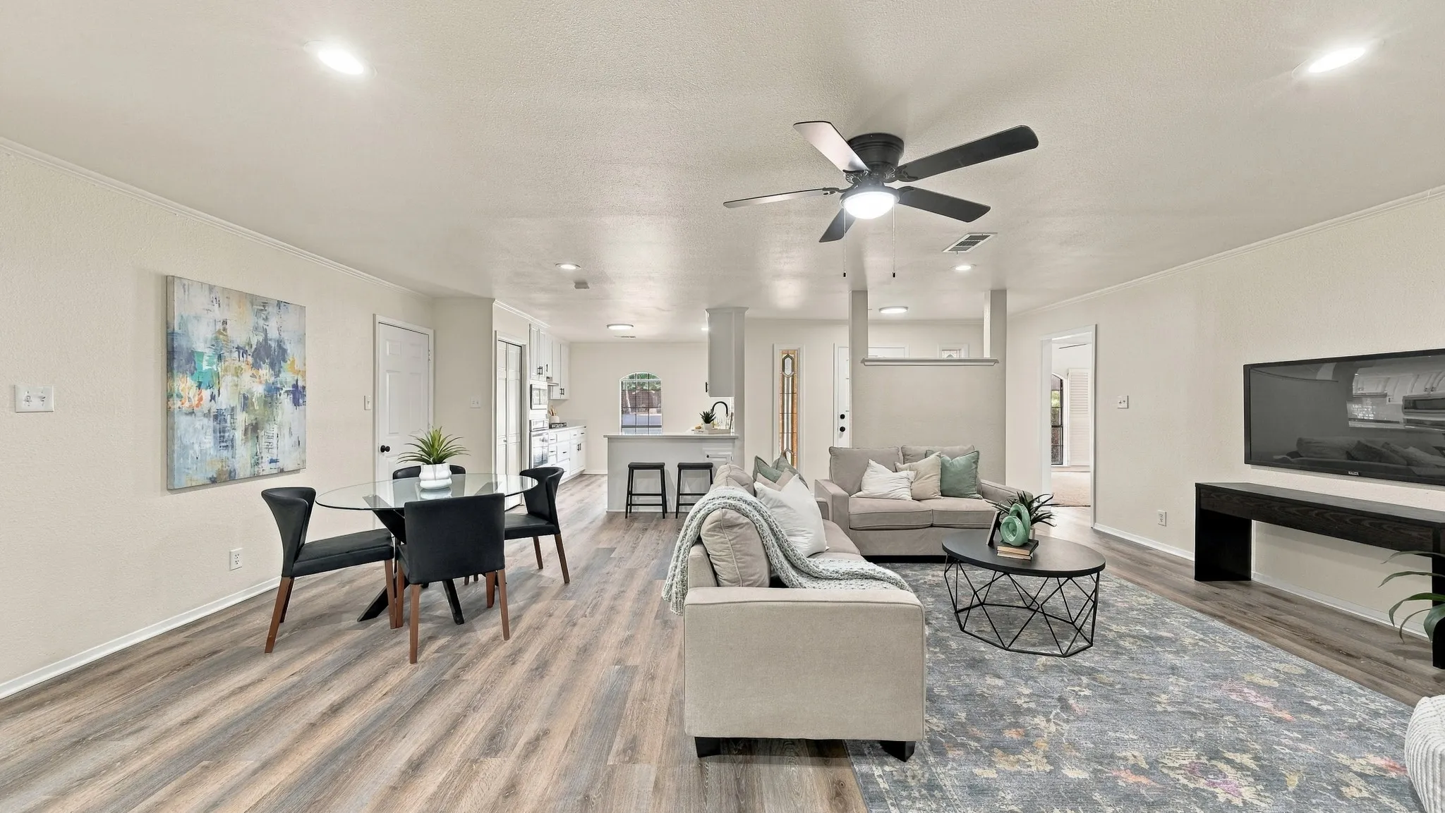 Single Family Residence For Sale in Hood County , 1209 Spanish Moss Drive, Granbury, Texas 76048, 3 Bedroom, 2 Bathroom, 2 Garage spaces, 1,689 Sqft, built in 1988, mls#21390755, Real Estate Agent in Granbury, Homes For Sale in Hood county, Homes For Sale in Granbury, Realtor in Granbury Texas, Real Estate Brokerage Independent Realty Texas, Luminita Cordes Realtor