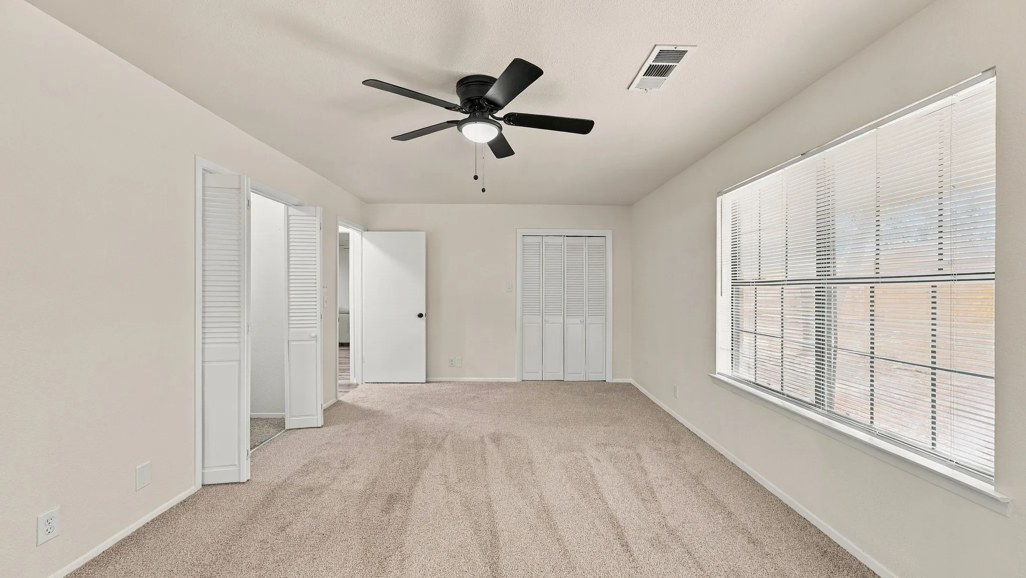 Single Family Residence For Sale in Hood County , 1209 Spanish Moss Drive, Granbury, Texas 76048, 3 Bedroom, 2 Bathroom, 2 Garage spaces, 1,689 Sqft, built in 1988, mls#21390755, Real Estate Agent in Granbury, Homes For Sale in Hood county, Homes For Sale in Granbury, Realtor in Granbury Texas, Real Estate Brokerage Independent Realty Texas, Luminita Cordes Realtor