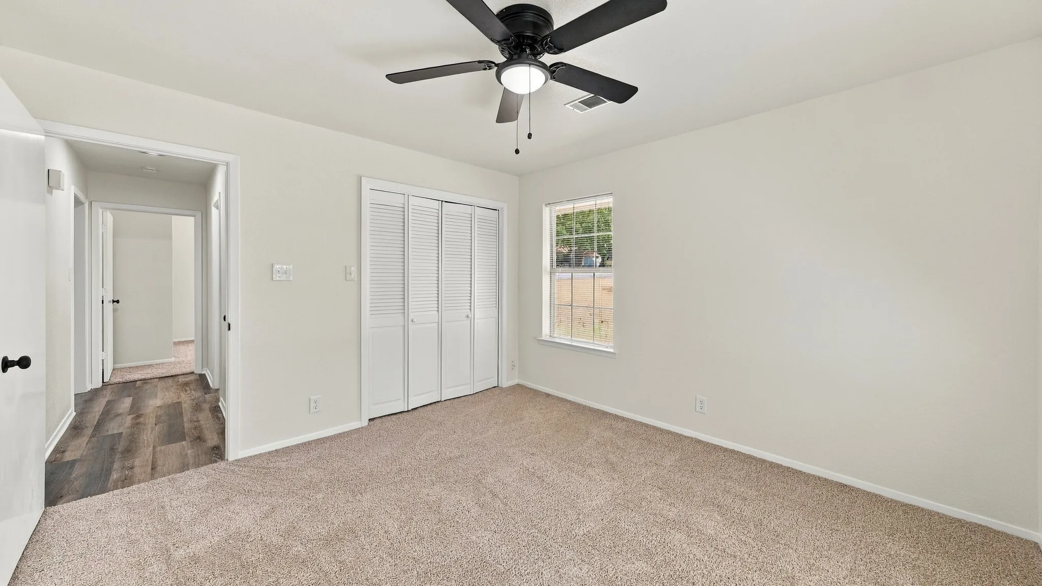 Single Family Residence For Sale in Hood County , 1209 Spanish Moss Drive, Granbury, Texas 76048, 3 Bedroom, 2 Bathroom, 2 Garage spaces, 1,689 Sqft, built in 1988, mls#21390755, Real Estate Agent in Granbury, Homes For Sale in Hood county, Homes For Sale in Granbury, Realtor in Granbury Texas, Real Estate Brokerage Independent Realty Texas, Luminita Cordes Realtor