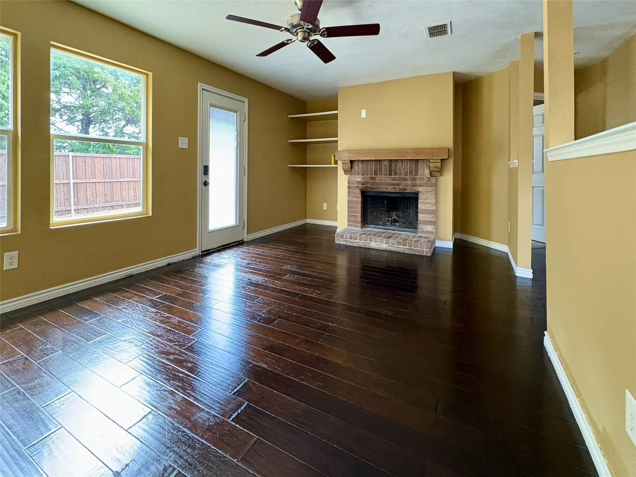 Single Family Residence For Sale in Rockwall County , 1408 Evergreen Street, Royse City, Texas 75189, 4 Bedroom, 2 Bathroom, 2 Garage spaces, 2,105 Sqft, built in 2006, mls#21390763, Real Estate Agent in Royse City, Homes For Sale in Rockwall county, Homes For Sale in Royse City, Realtor in Royse City Texas, Real Estate Brokerage Independent Realty Texas, Luminita Cordes Realtor