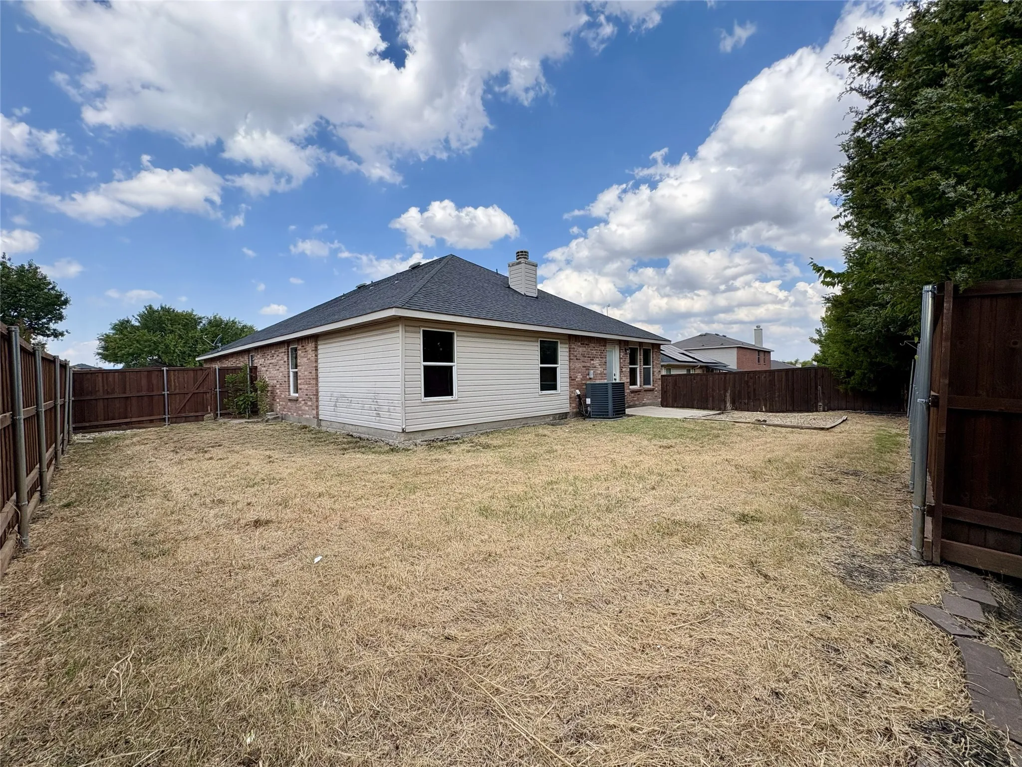 Single Family Residence For Sale in Rockwall County , 1408 Evergreen Street, Royse City, Texas 75189, 4 Bedroom, 2 Bathroom, 2 Garage spaces, 2,105 Sqft, built in 2006, mls#21390763, Real Estate Agent in Royse City, Homes For Sale in Rockwall county, Homes For Sale in Royse City, Realtor in Royse City Texas, Real Estate Brokerage Independent Realty Texas, Luminita Cordes Realtor
