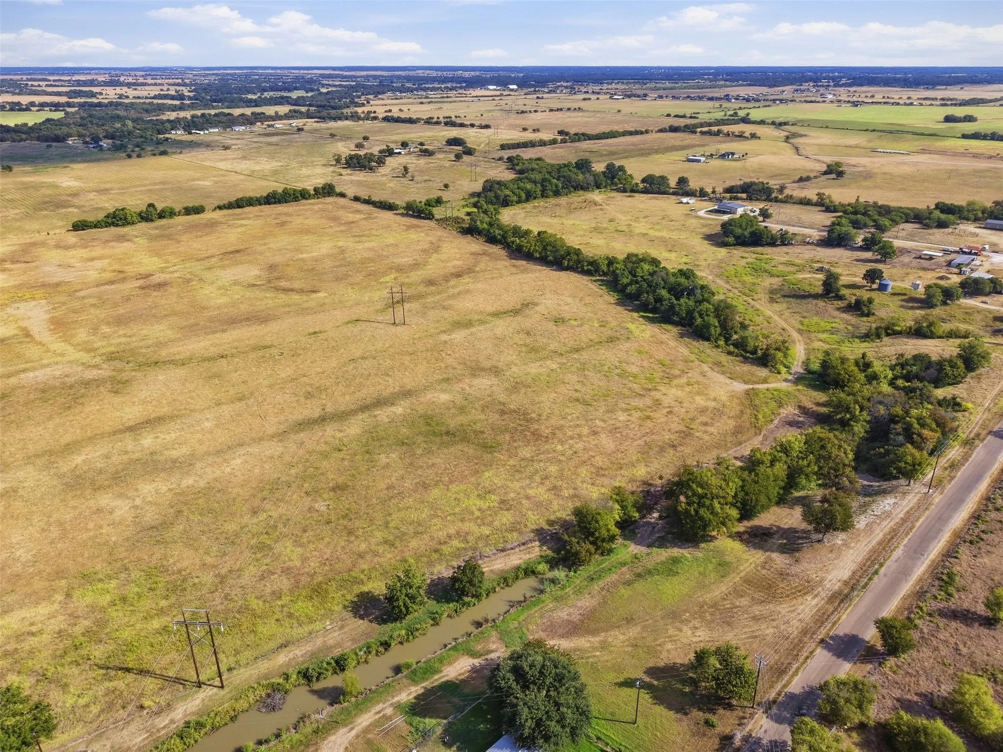 Single Family Residence For Sale in Johnson County , 681 County Road 1102, Rio Vista, Texas 76093, 3 Bedroom, 2 Bathroom, Garage spaces, 1,479 Sqft, built in 1955, mls#21388019, Real Estate Agent in Rio Vista, Homes For Sale in Johnson county, Homes For Sale in Rio Vista, Realtor in Rio Vista Texas, Real Estate Brokerage Independent Realty Texas, Luminita Cordes Realtor