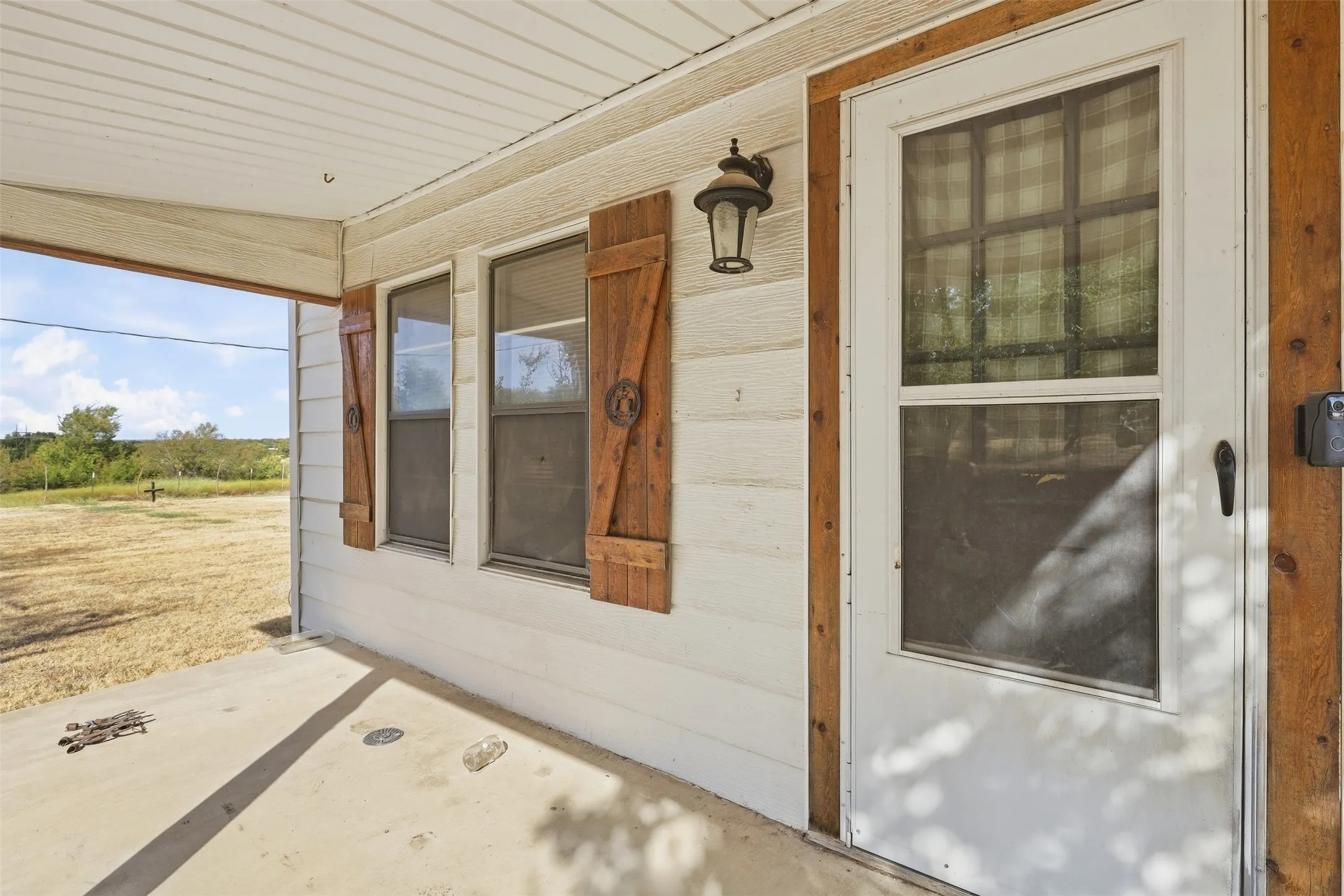 Single Family Residence For Sale in Johnson County , 681 County Road 1102, Rio Vista, Texas 76093, 3 Bedroom, 2 Bathroom, Garage spaces, 1,479 Sqft, built in 1955, mls#21388019, Real Estate Agent in Rio Vista, Homes For Sale in Johnson county, Homes For Sale in Rio Vista, Realtor in Rio Vista Texas, Real Estate Brokerage Independent Realty Texas, Luminita Cordes Realtor