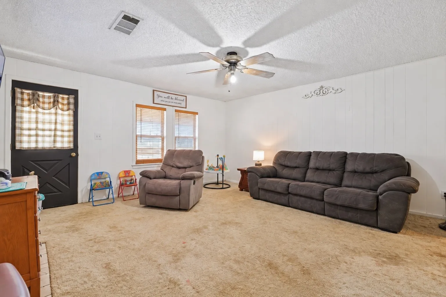 Single Family Residence For Sale in Johnson County , 681 County Road 1102, Rio Vista, Texas 76093, 3 Bedroom, 2 Bathroom, Garage spaces, 1,479 Sqft, built in 1955, mls#21388019, Real Estate Agent in Rio Vista, Homes For Sale in Johnson county, Homes For Sale in Rio Vista, Realtor in Rio Vista Texas, Real Estate Brokerage Independent Realty Texas, Luminita Cordes Realtor