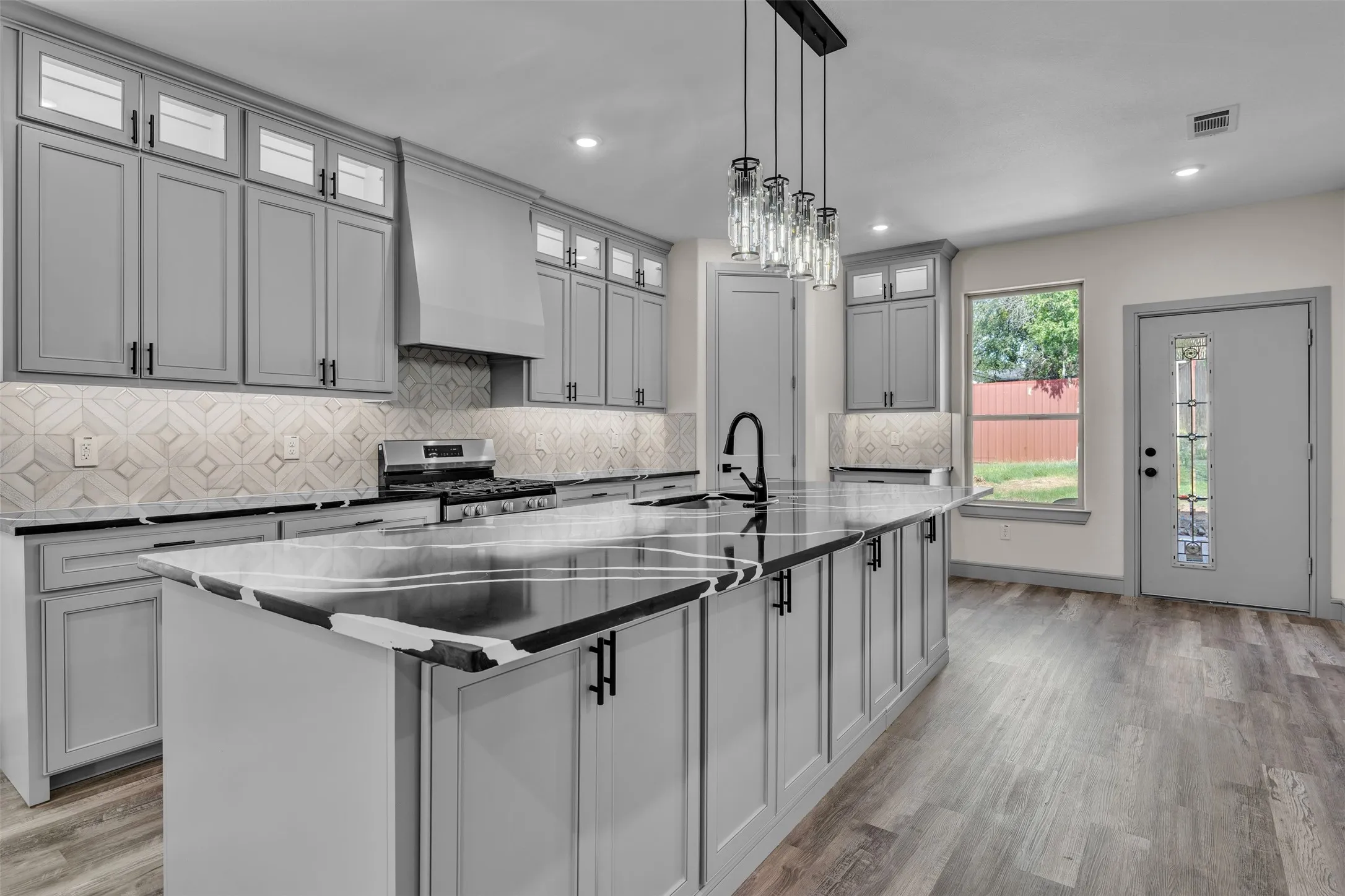 Single Family Residence For Sale in Tarrant County , 2740 Canton Drive, Fort Worth, Texas 76112, 3 Bedroom, 2 Bathroom, Garage spaces, 1,913 Sqft, built in 1946, mls#21390796, Real Estate Agent in Fort Worth, Homes For Sale in Tarrant county, Homes For Sale in Fort Worth, Realtor in Fort Worth Texas, Real Estate Brokerage Independent Realty Texas, Luminita Cordes Realtor
